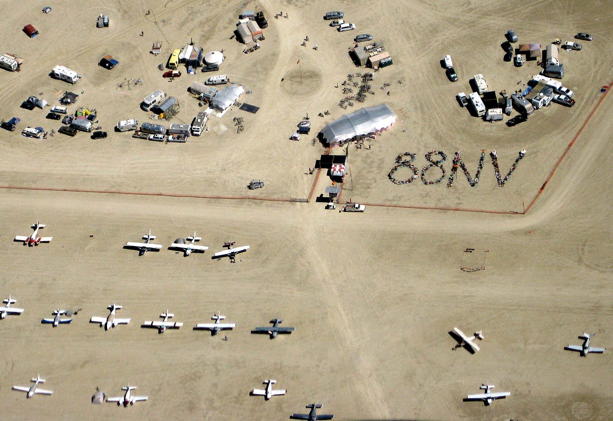 2010 Airport aerial close.jpg