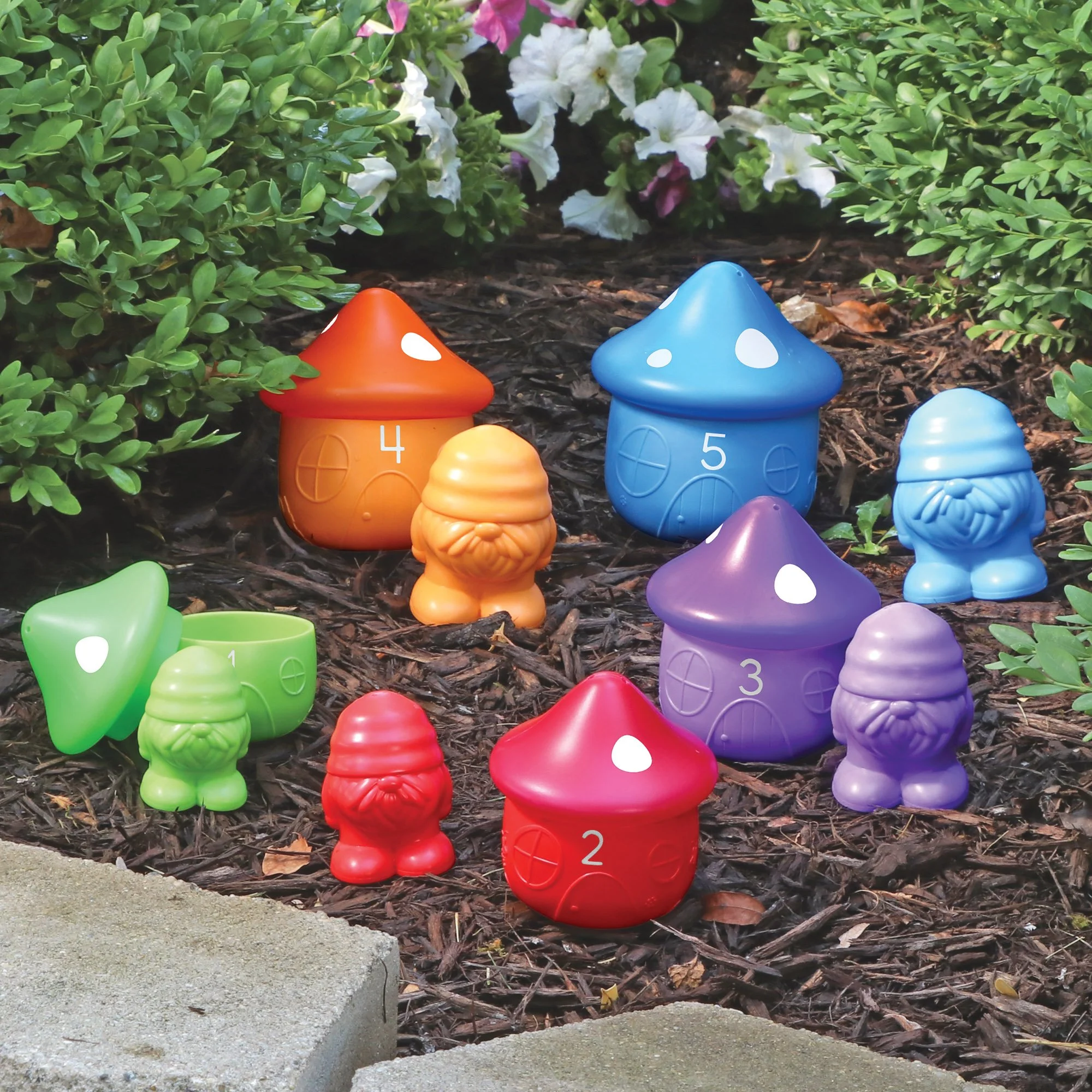 3608-Peekaboo-Gnome-Homes-Outside-1.jpg