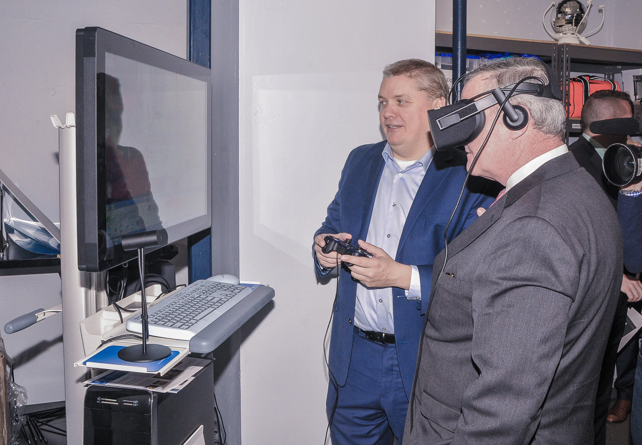 Mayor Kenney testing out a virtual reality surgical training simulator.
