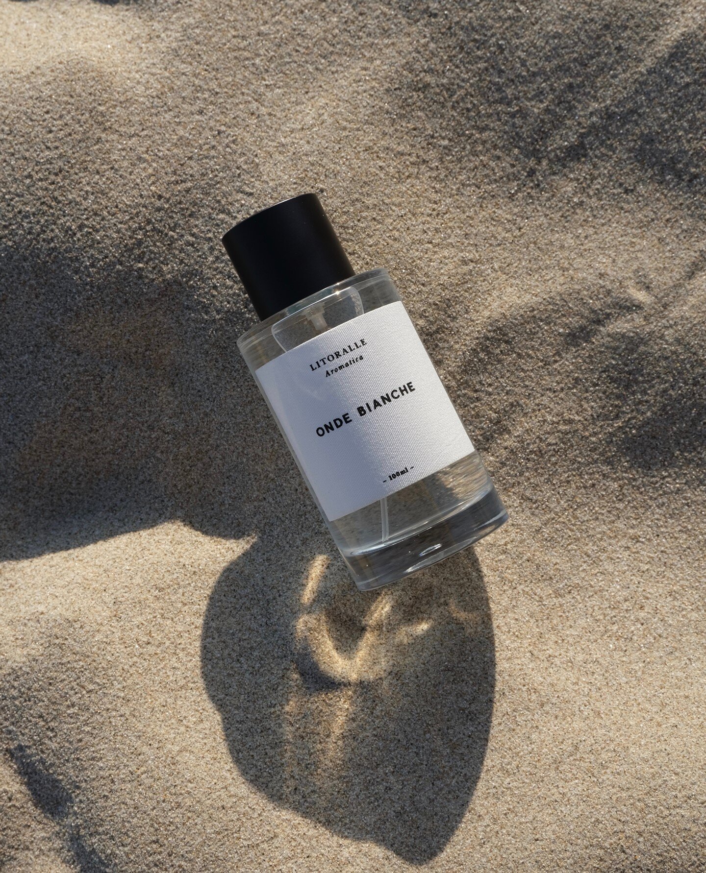 Cleansing white waves of the sea meet creamy sandalwood in ONDE BIANCHE. 

Notes: white grapefruit, cucumber, sea lily, sandalwood, ambergris, musk