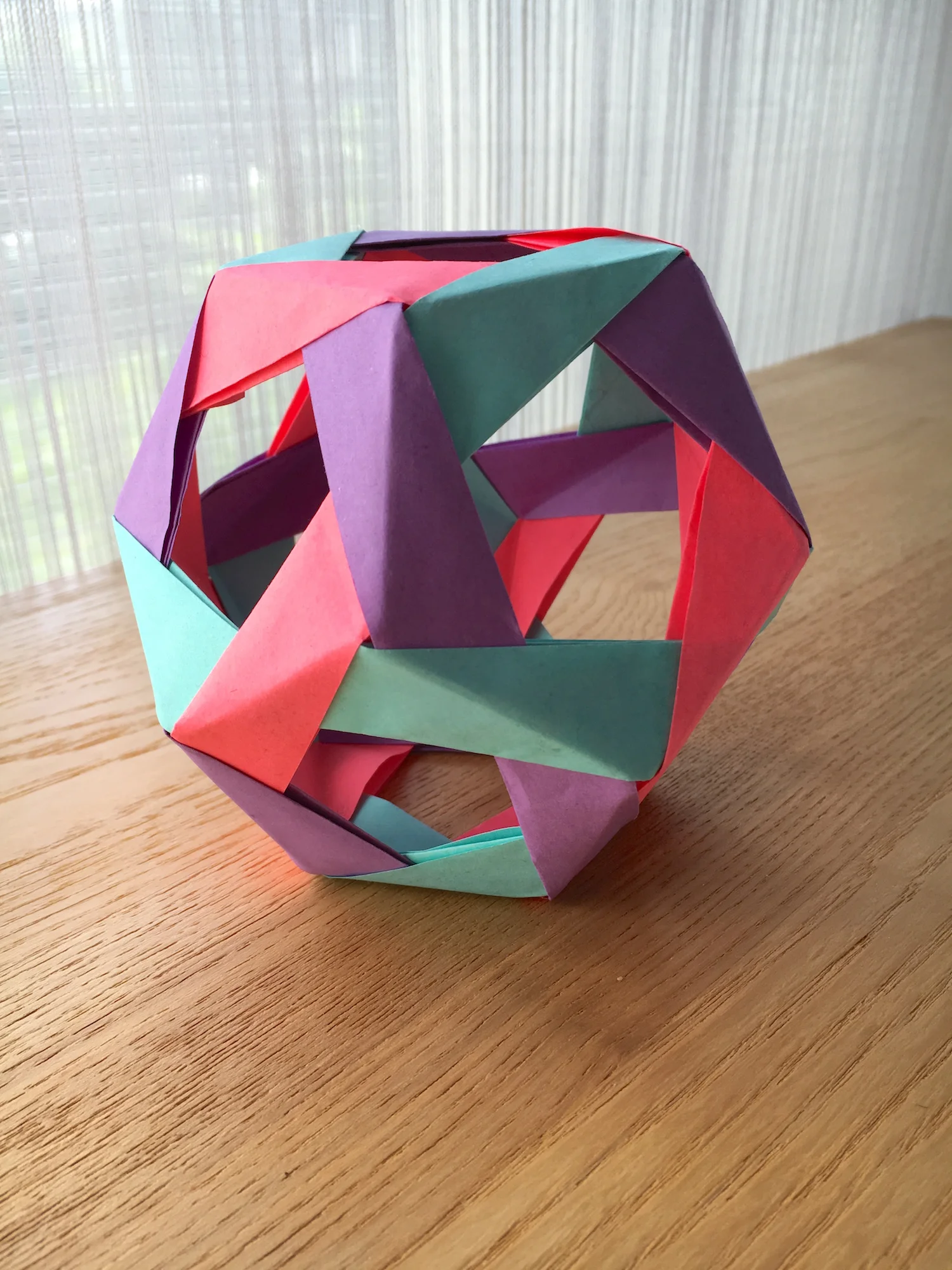 Dr Michael Assis: The beauty of origami / The beauty of mathematics -- connecting folds