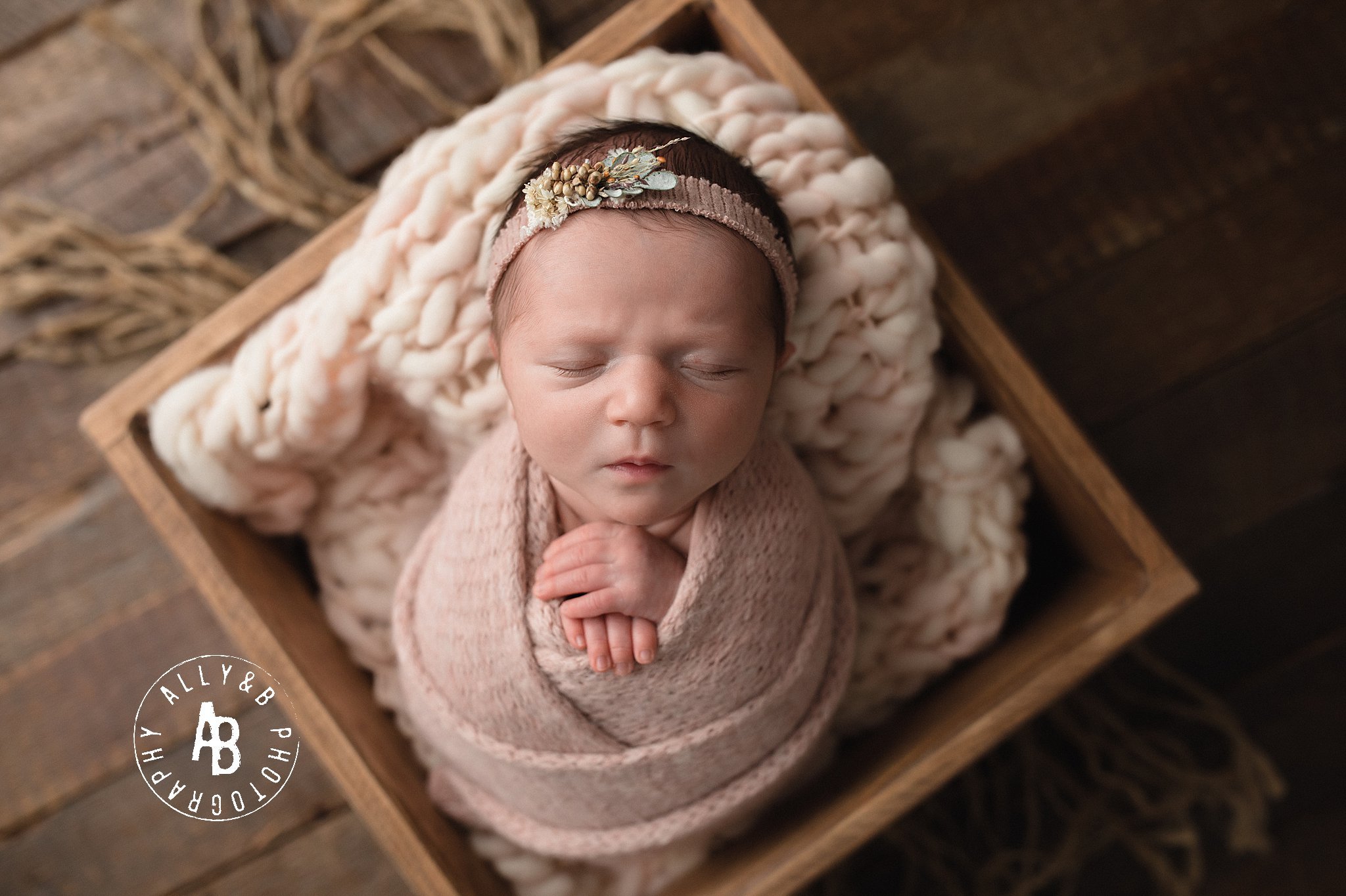 naperville newborn photographer.jpg