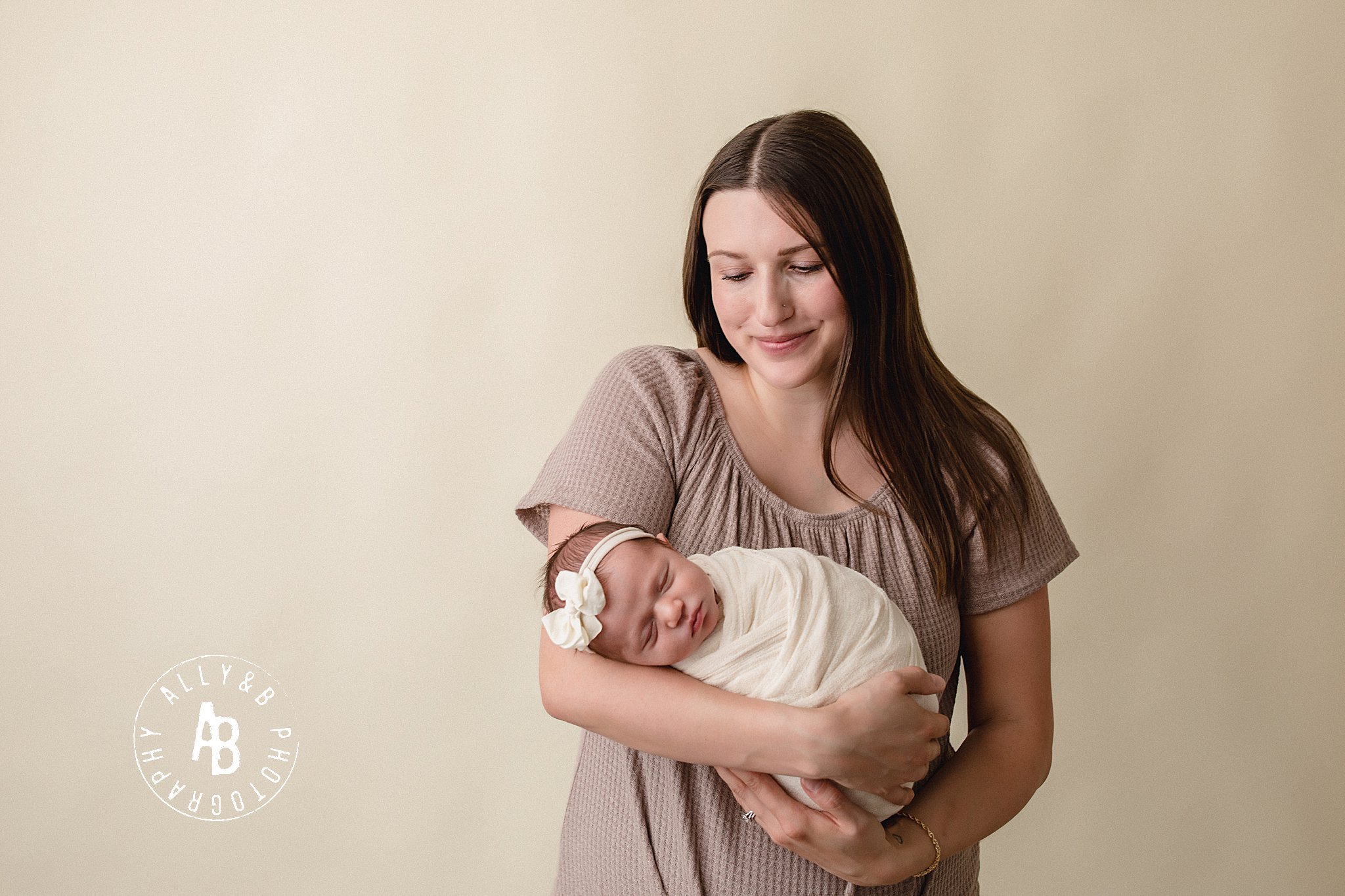 newborn photographer naperville.jpg