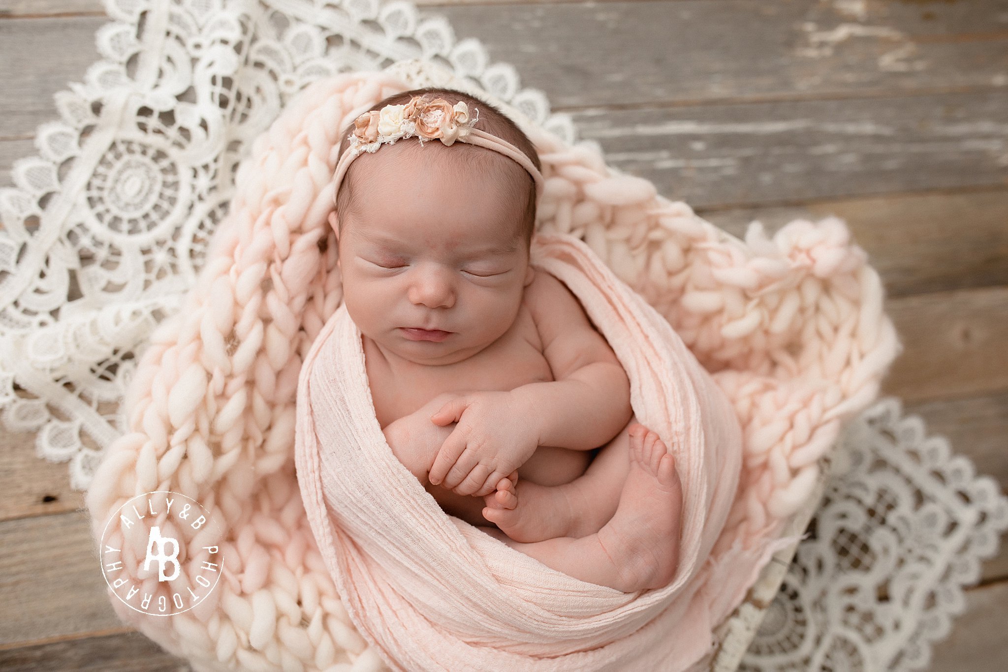 newborn photoshoot naperville il.jpg