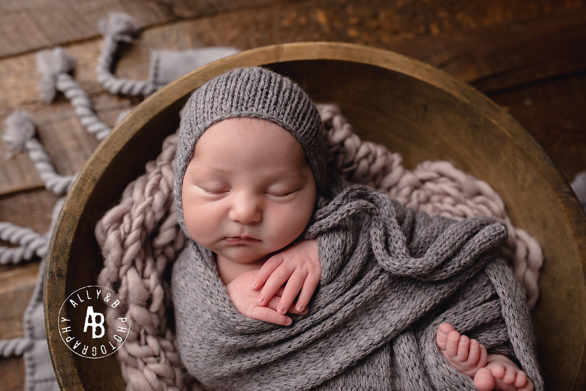 newborn photographer naperville il.jpg