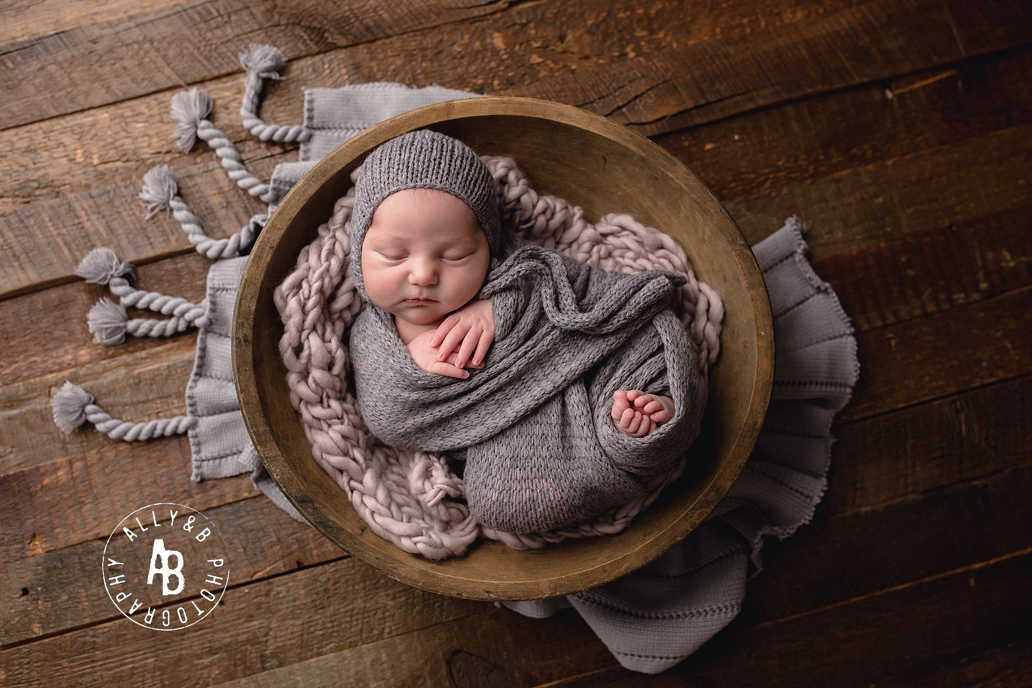 newborn photographer naperville.jpg