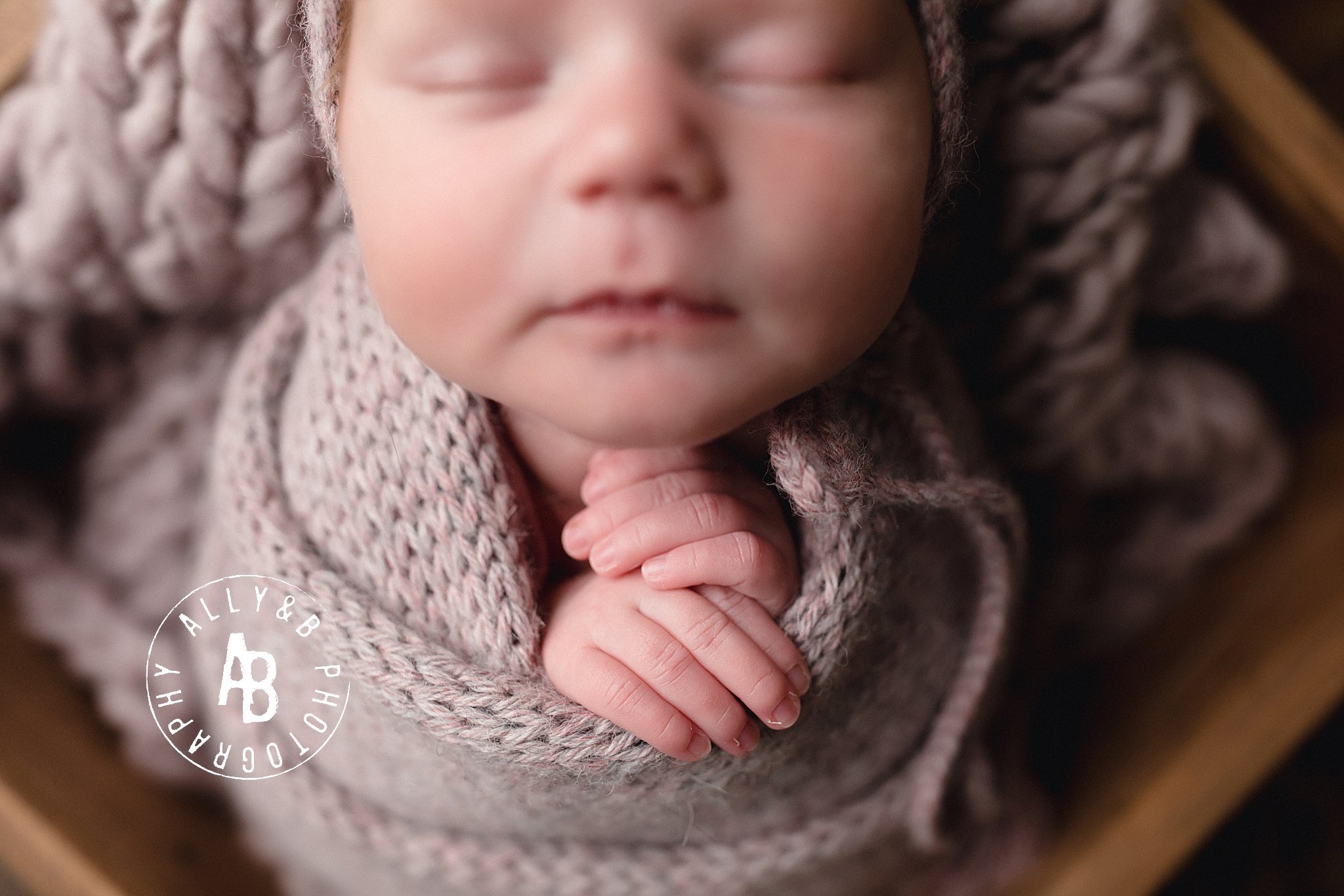 naperville newborn photographer.jpg