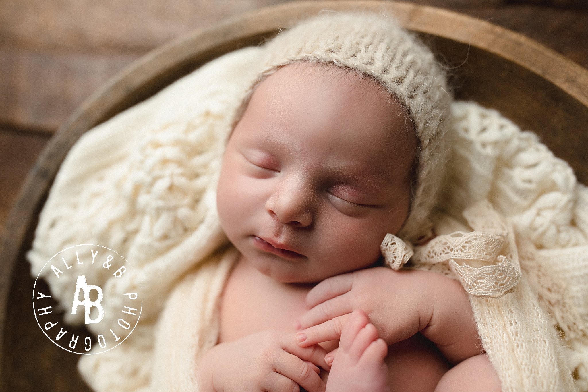 chicago newborn photographer.jpg