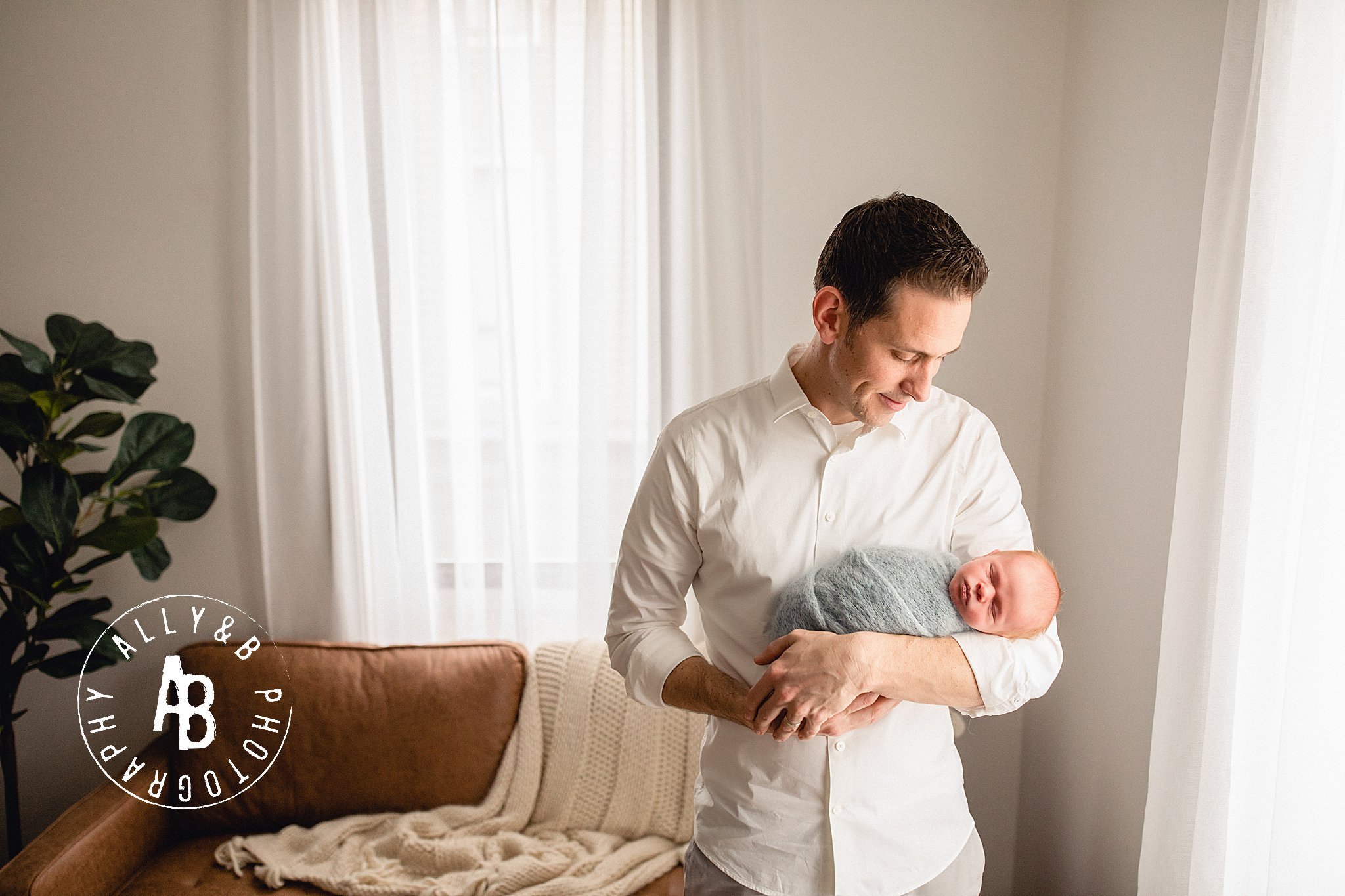 newborn photographer in naperville.jpg