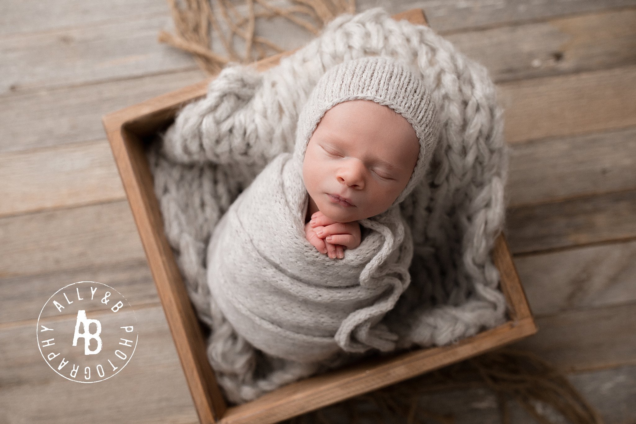 newborn photographers in wheaton.jpg