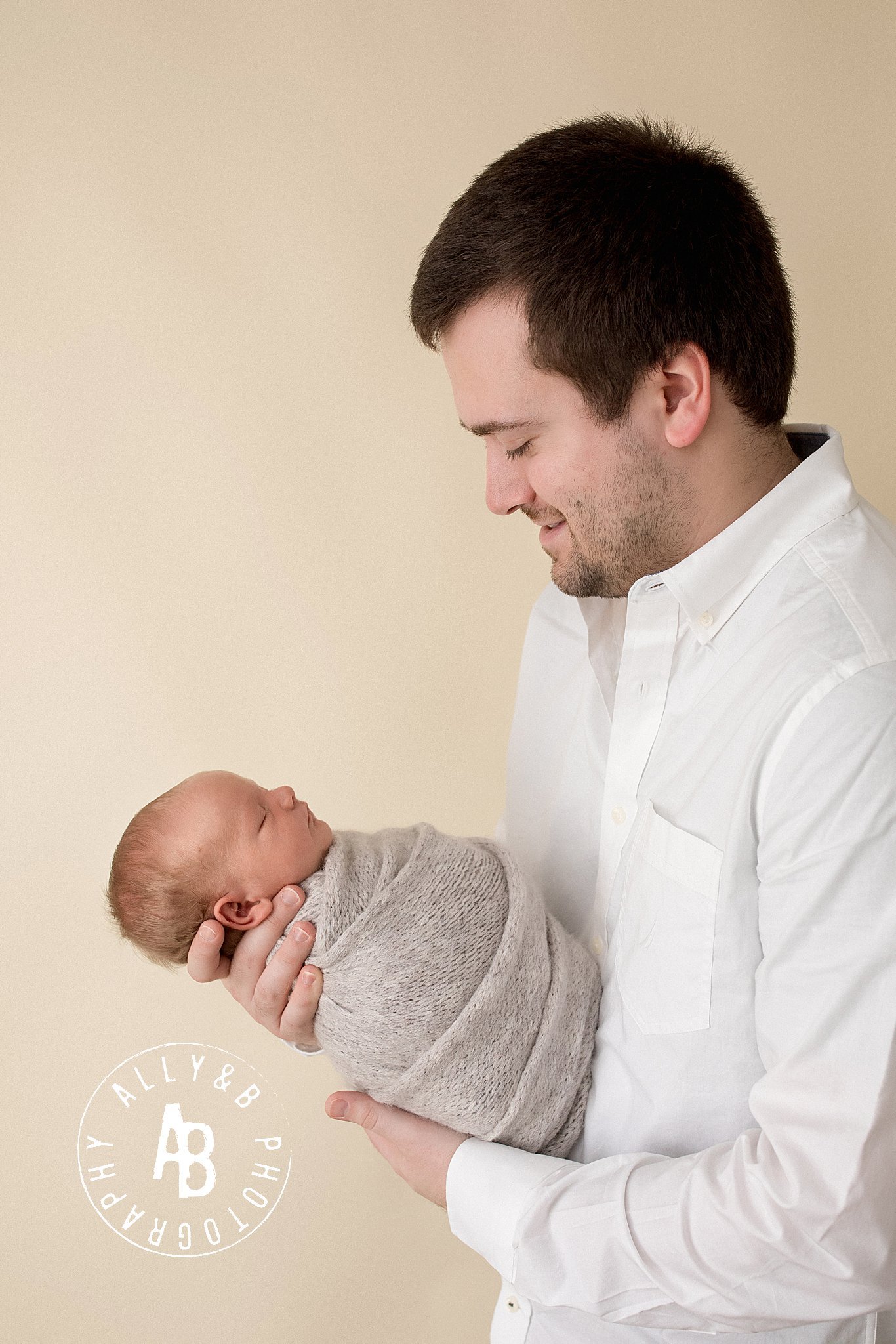 newborn photographers in downers grove.jpg