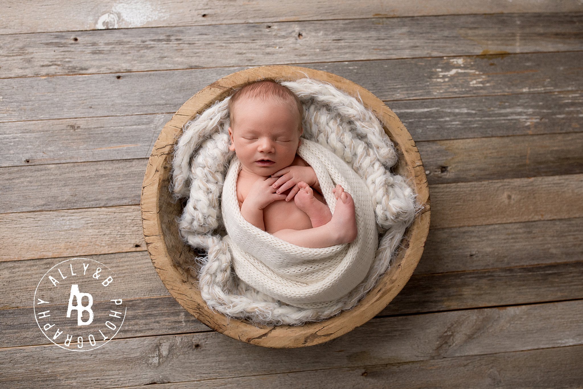 newborn photographer.jpg