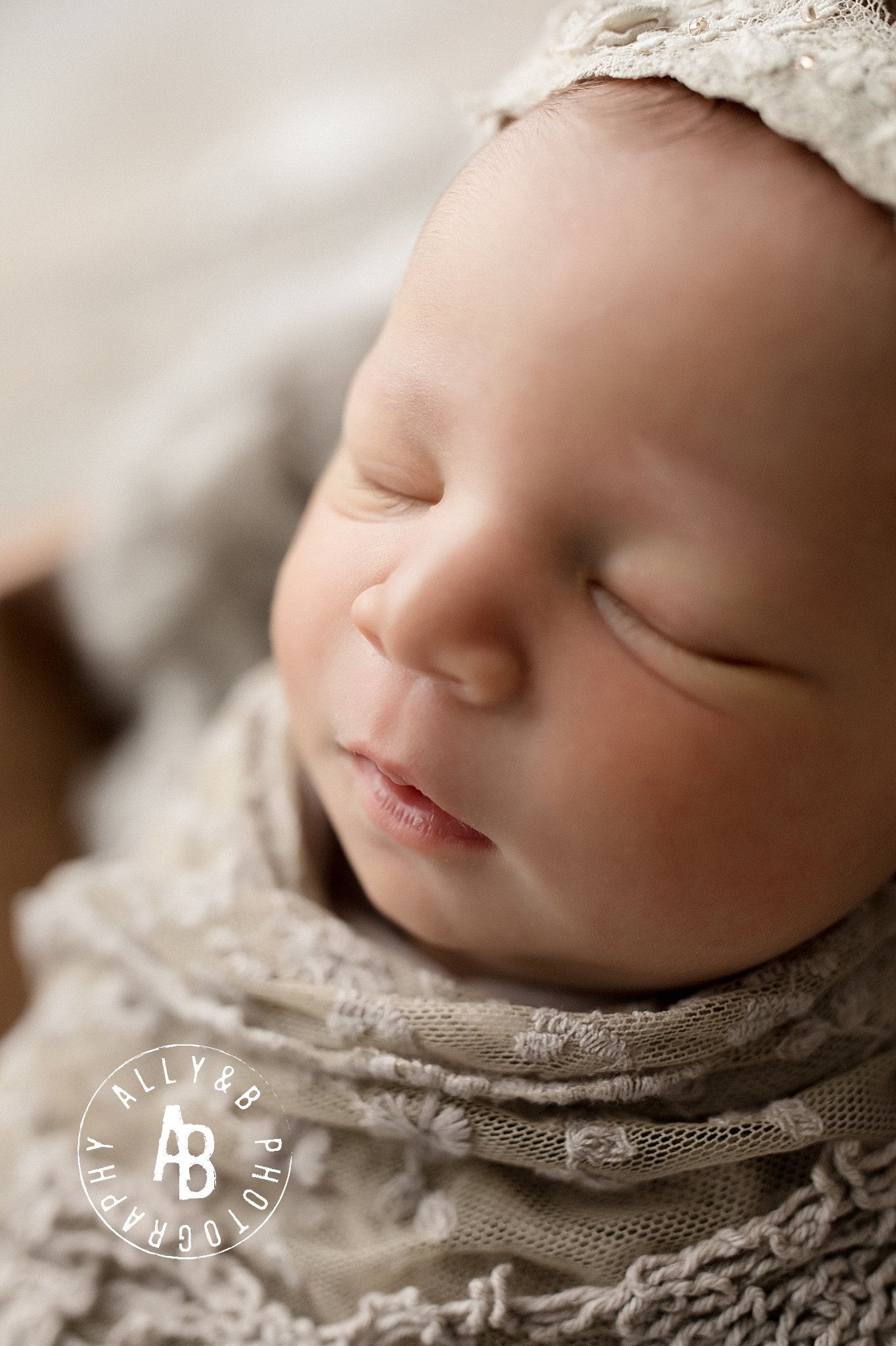 newborn photographers in naperville il.jpg