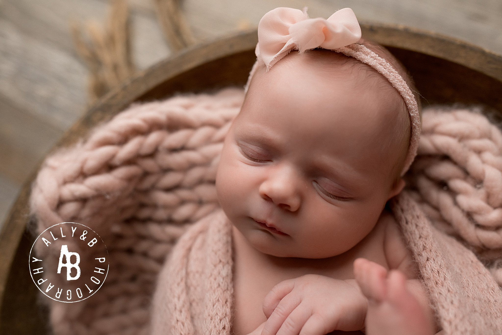 newborn photographer in naperville il.jpg