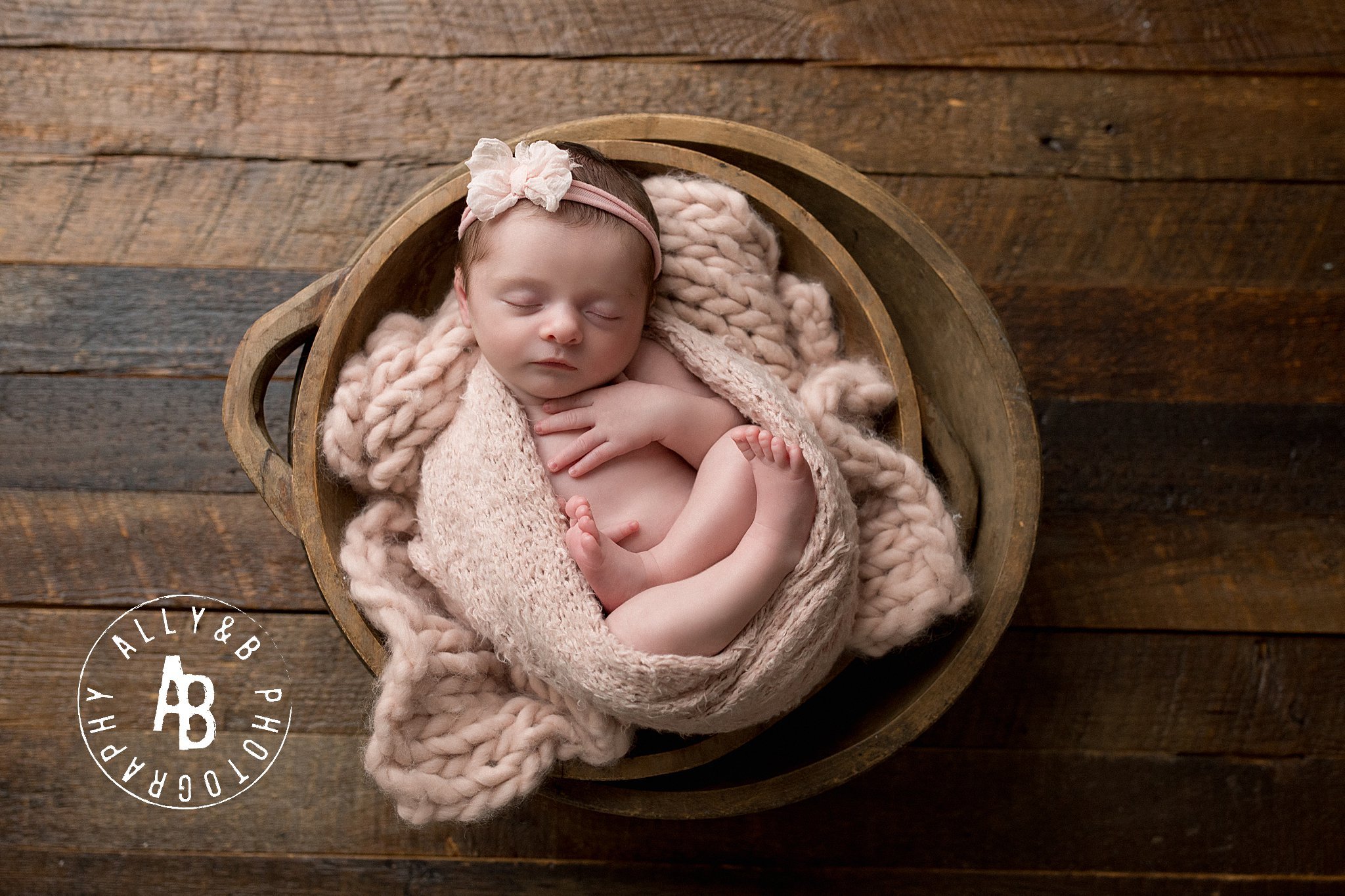 newborn photographer naperville il.jpg