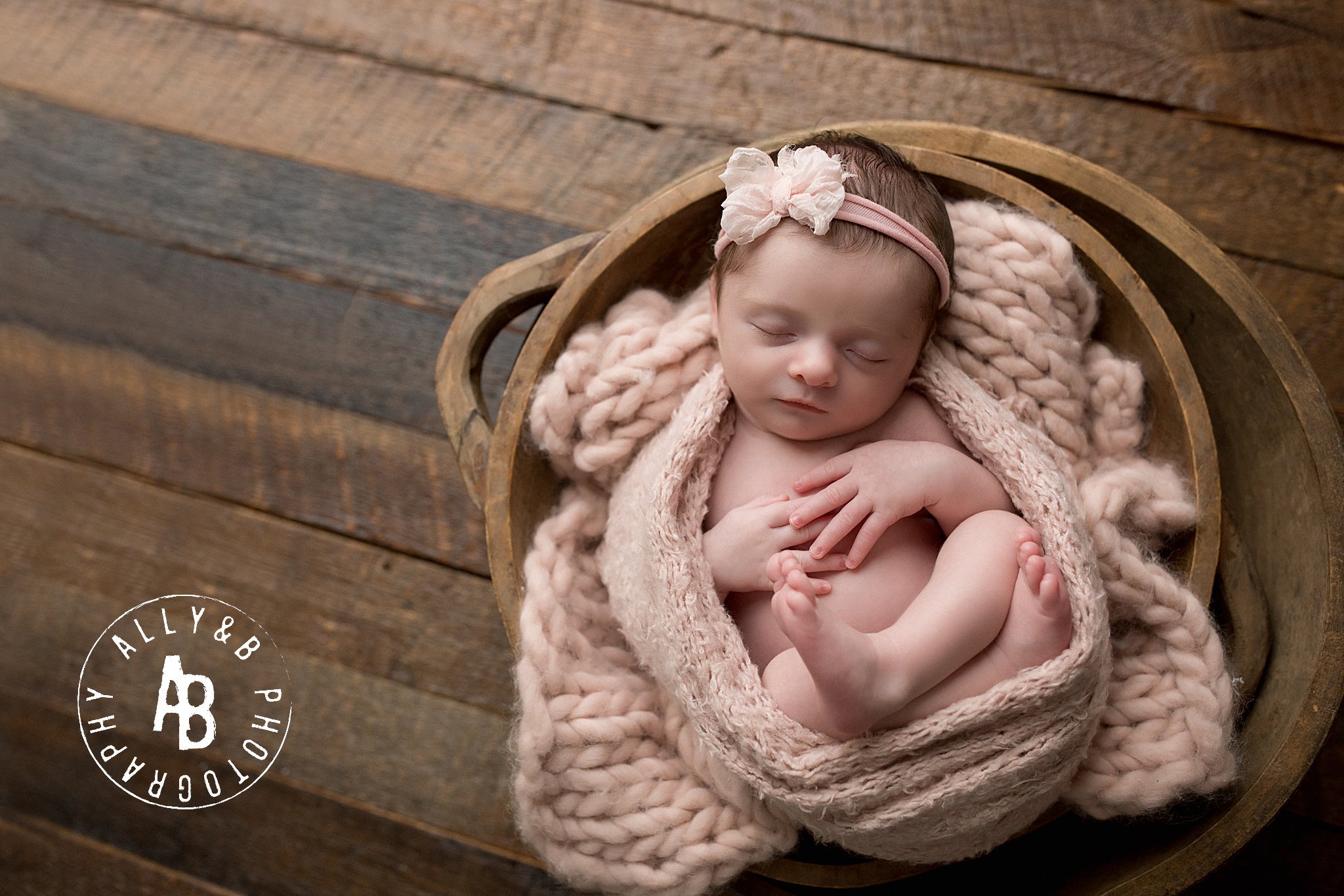 newborn photographers in naperville il.jpg