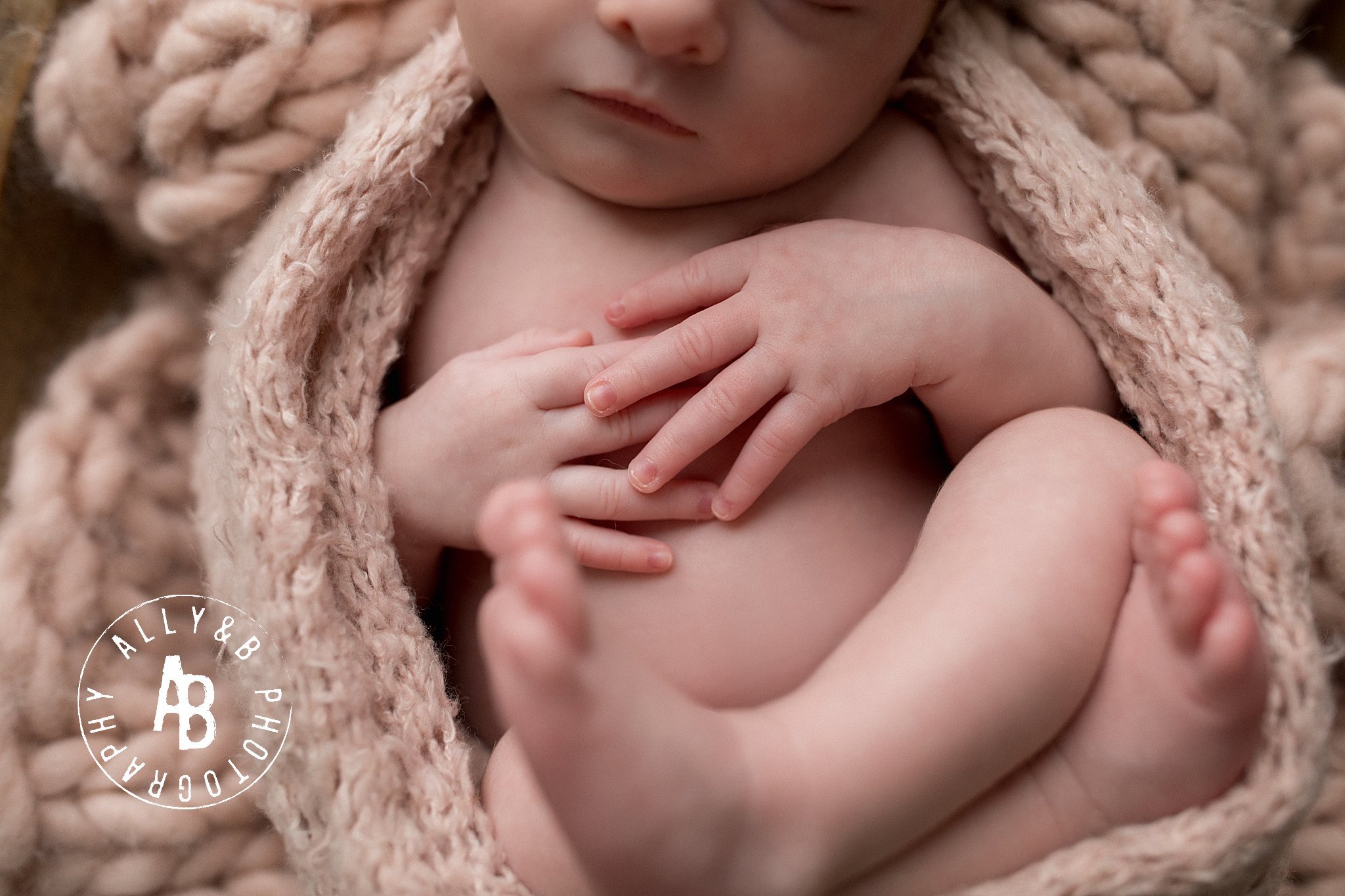 newborn photoshoot naperville.jpg