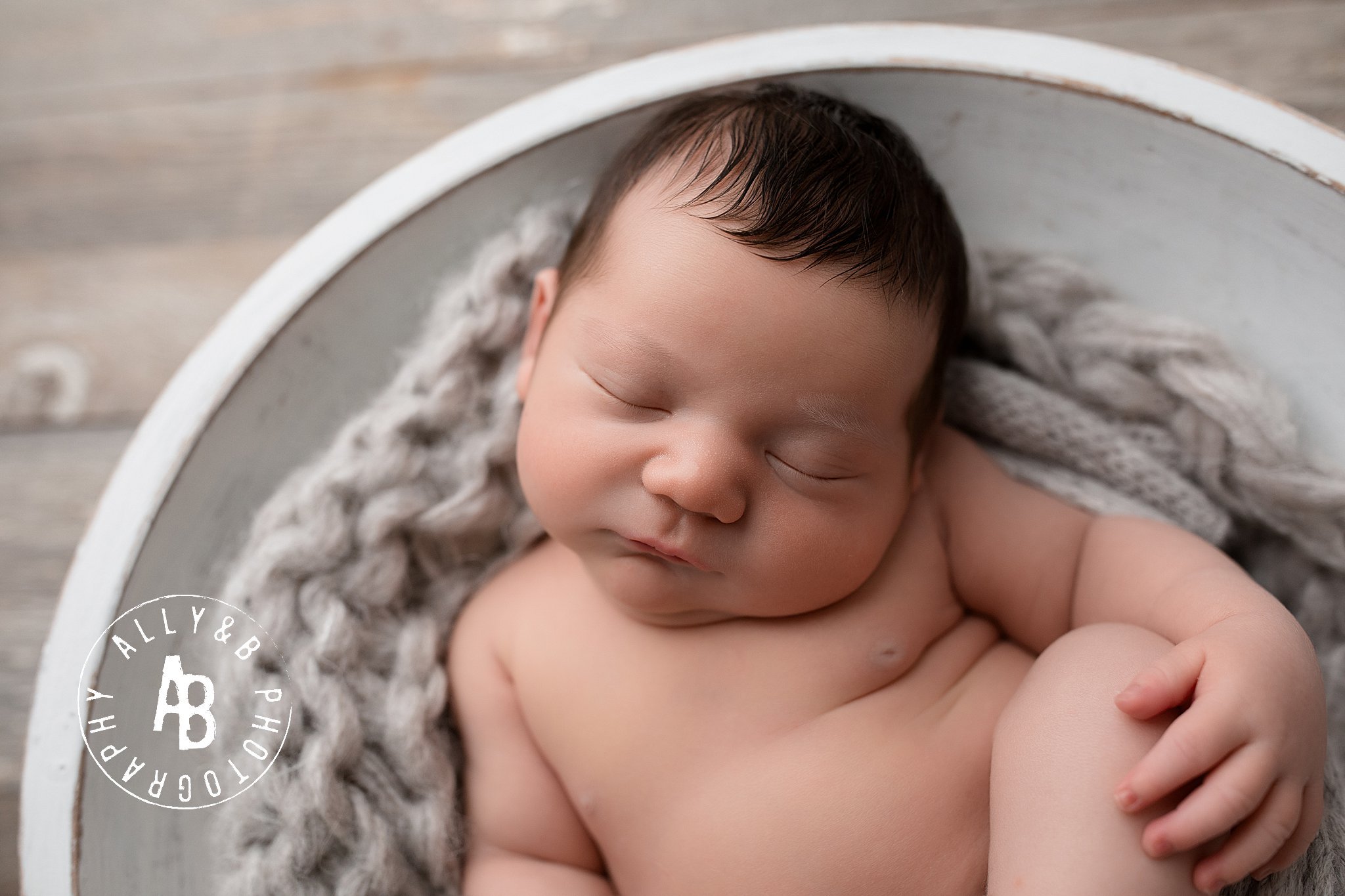 newborn photographers in naperville.jpg