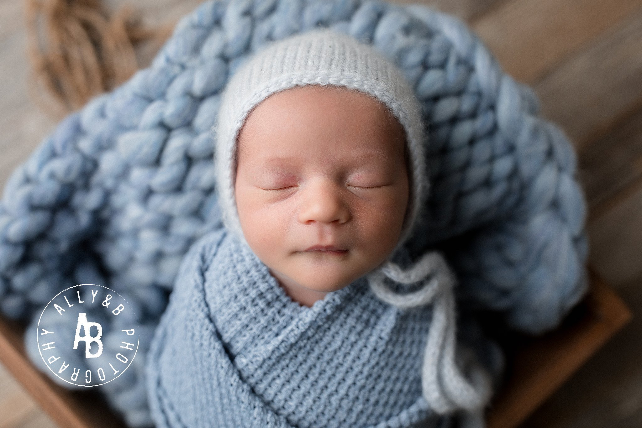 best newborn photographer naperville il.jpg