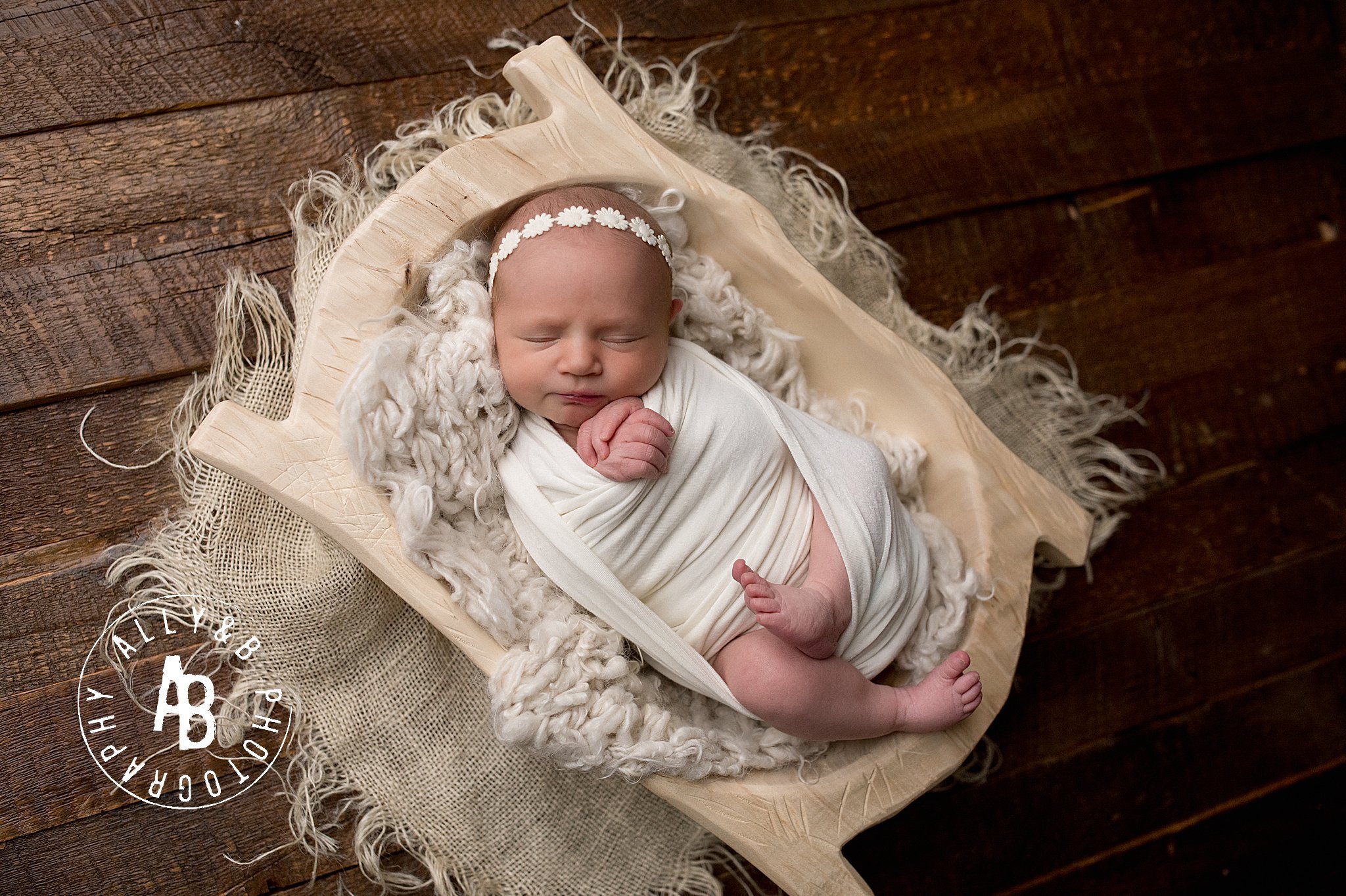 newborn photographer.jpg