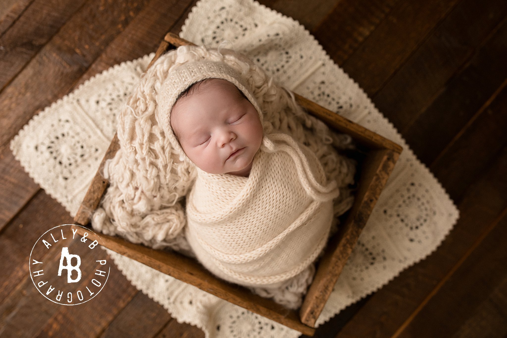 newborn photographer in naperville.jpg