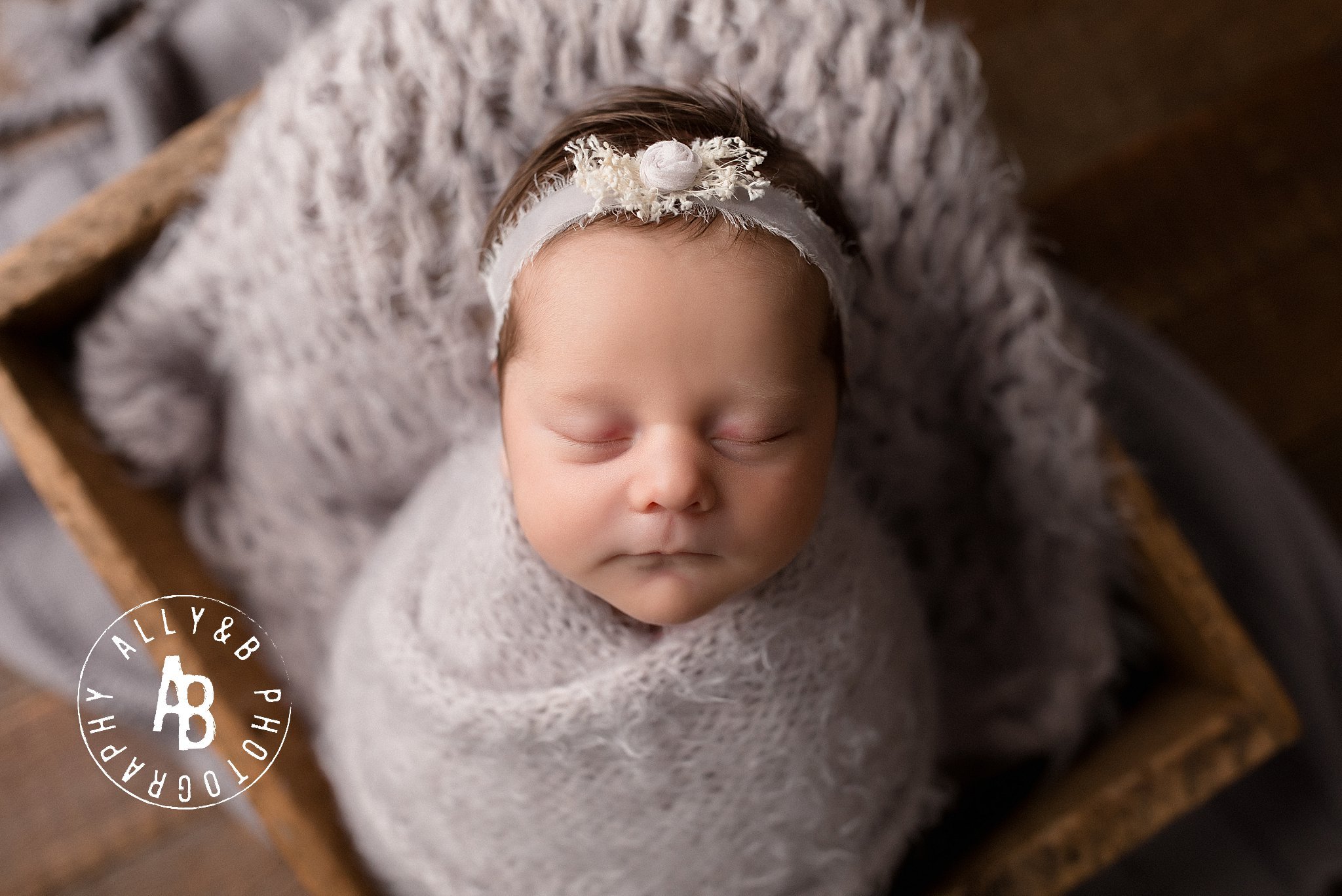 newborn photographers in naperville.jpg