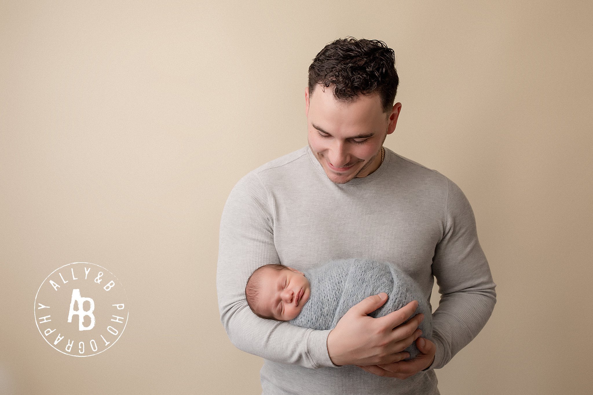 newborn photographers in wheaton il.jpg