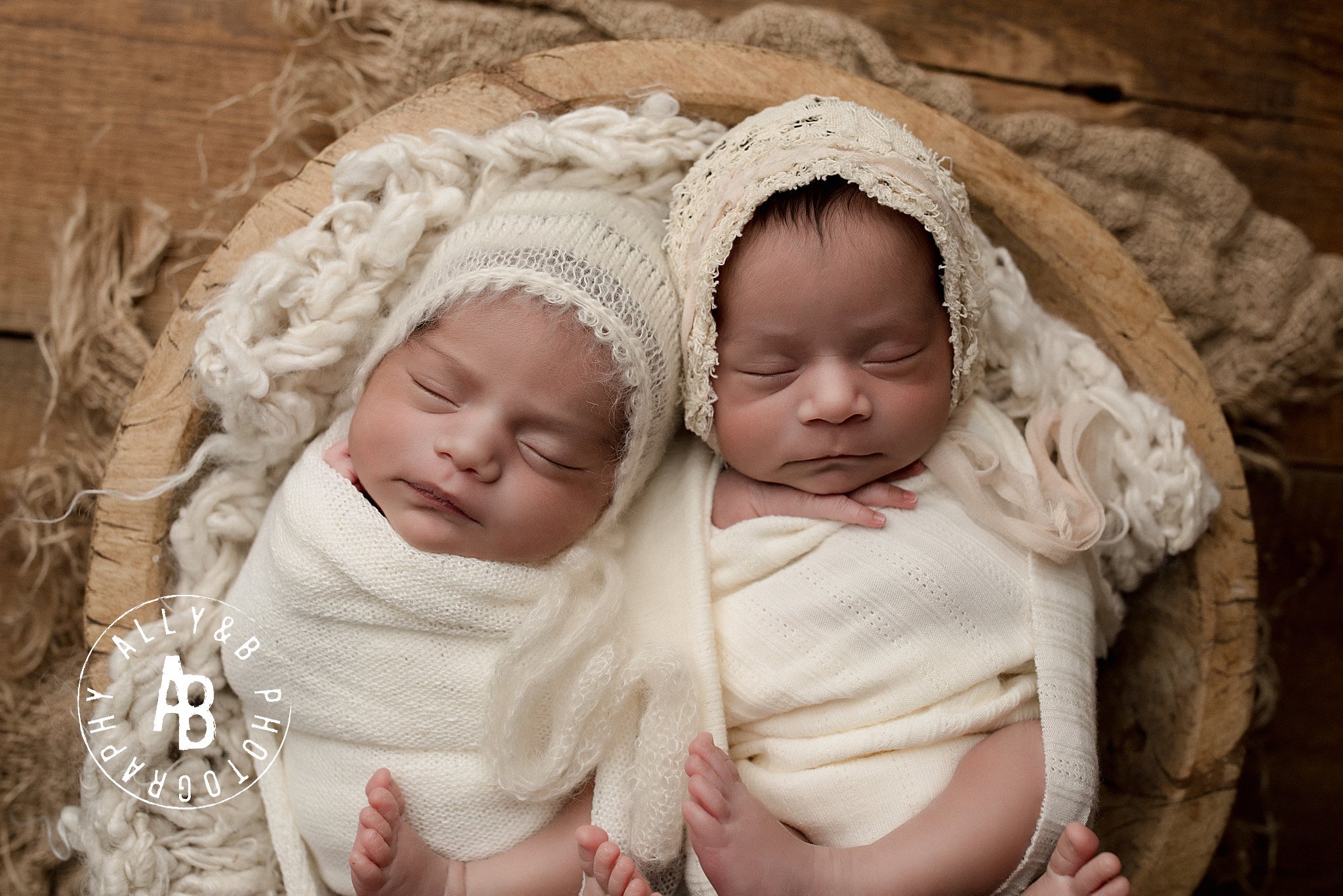 twin newborn photographer near me.jpg