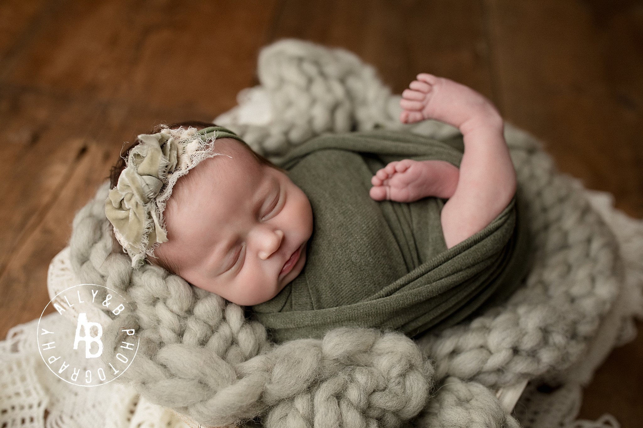 newborn photographers in dupage co.jpg