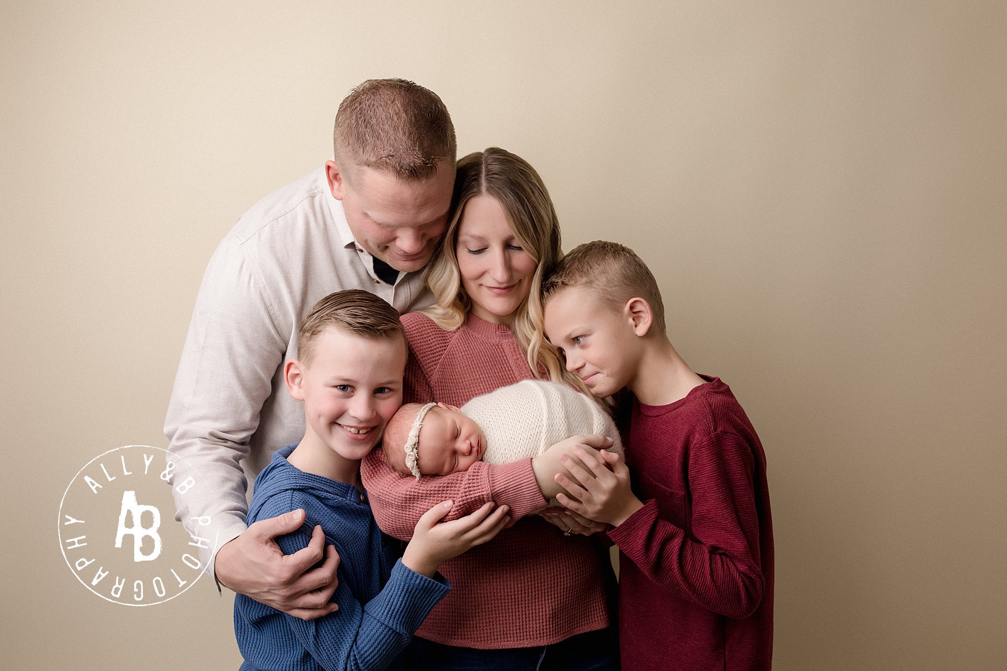 newborn photographer in naperville.jpg