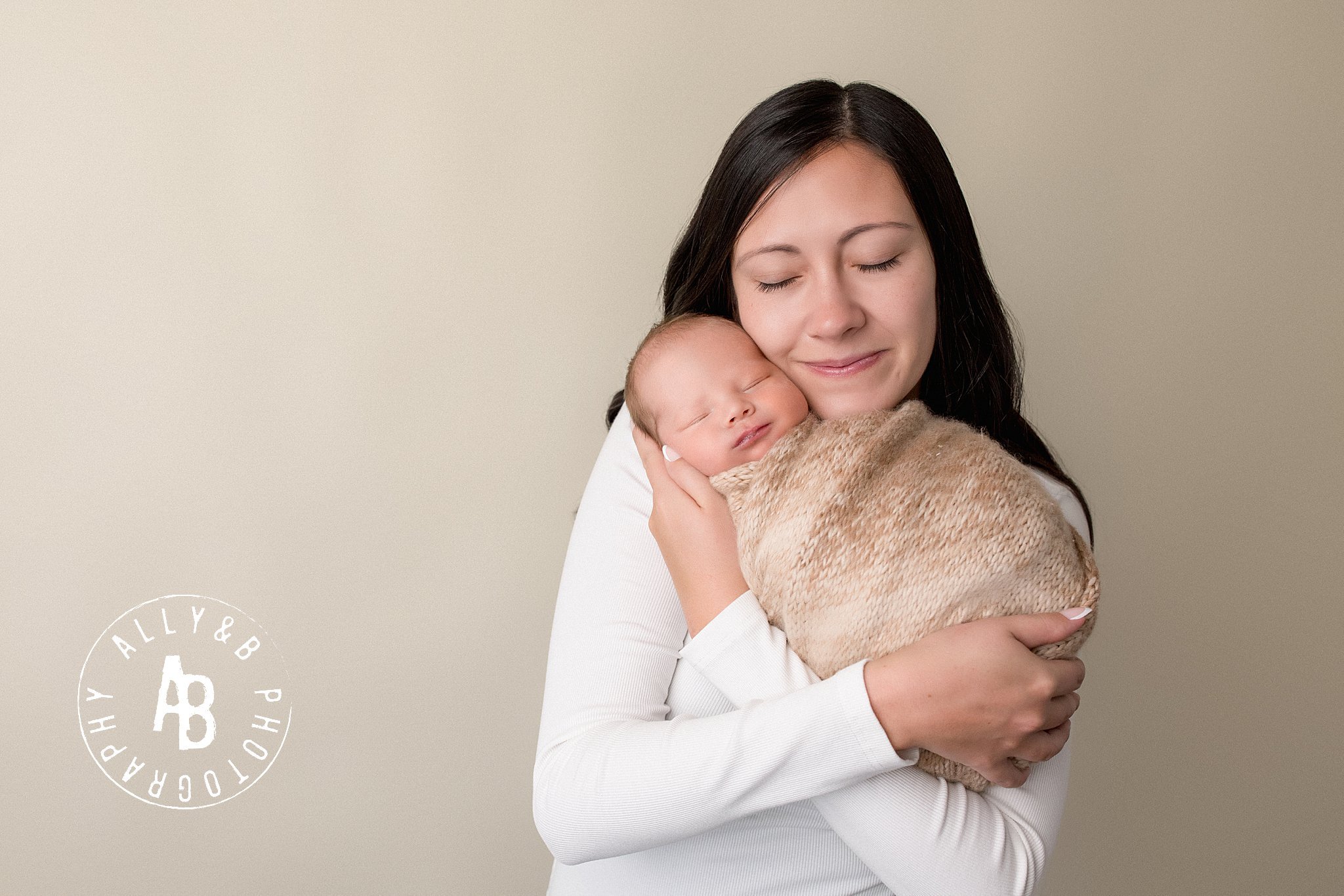 newborn photographers in naperville.jpg