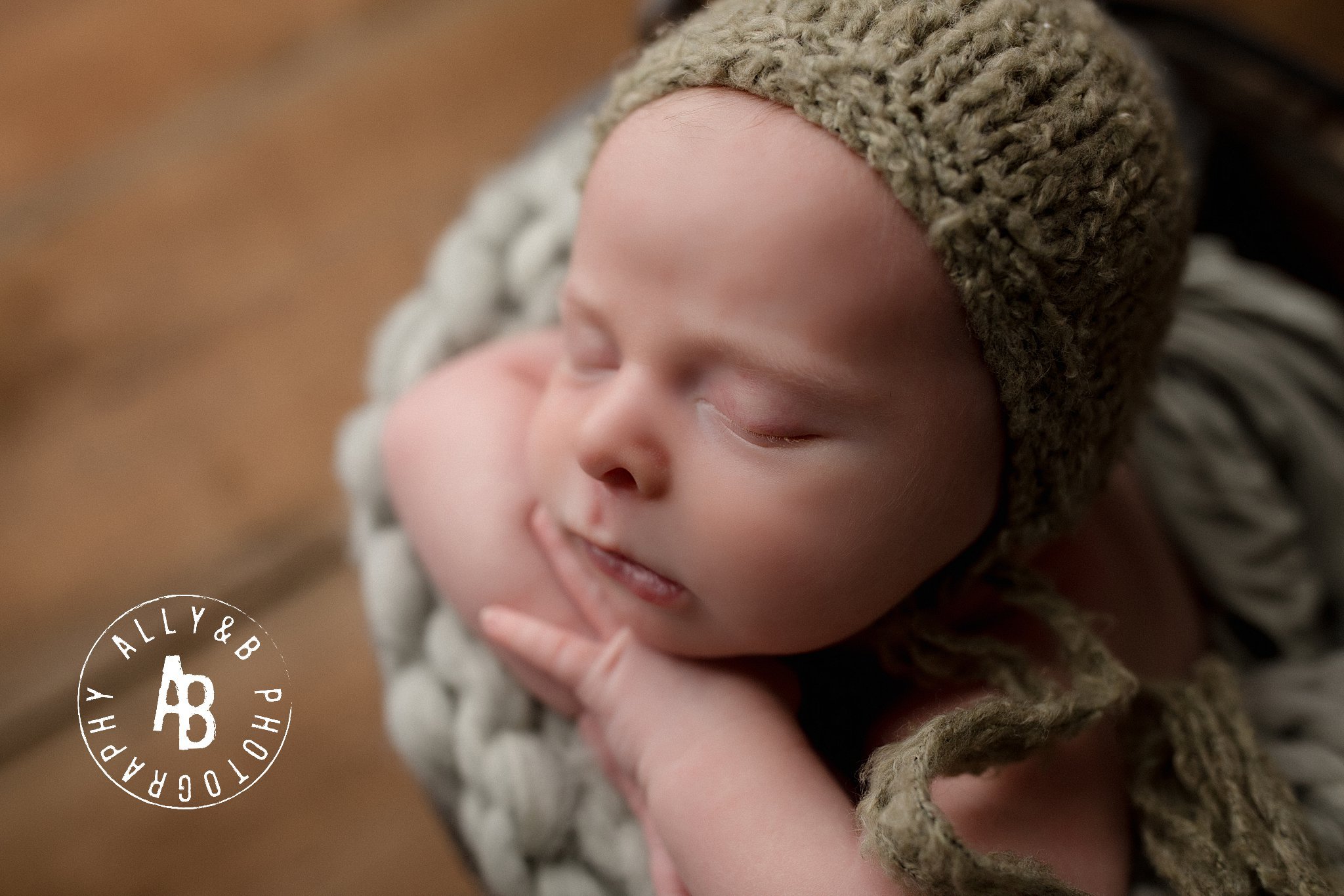 posed newborn photography near me.jpg