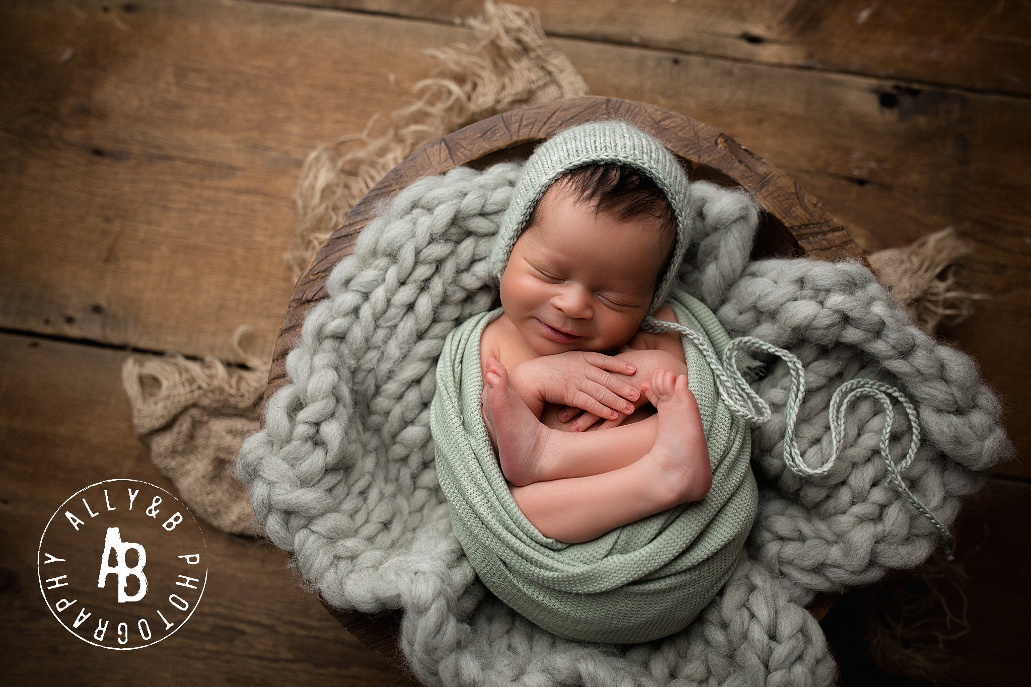 newborn photographers in naperville il.jpg