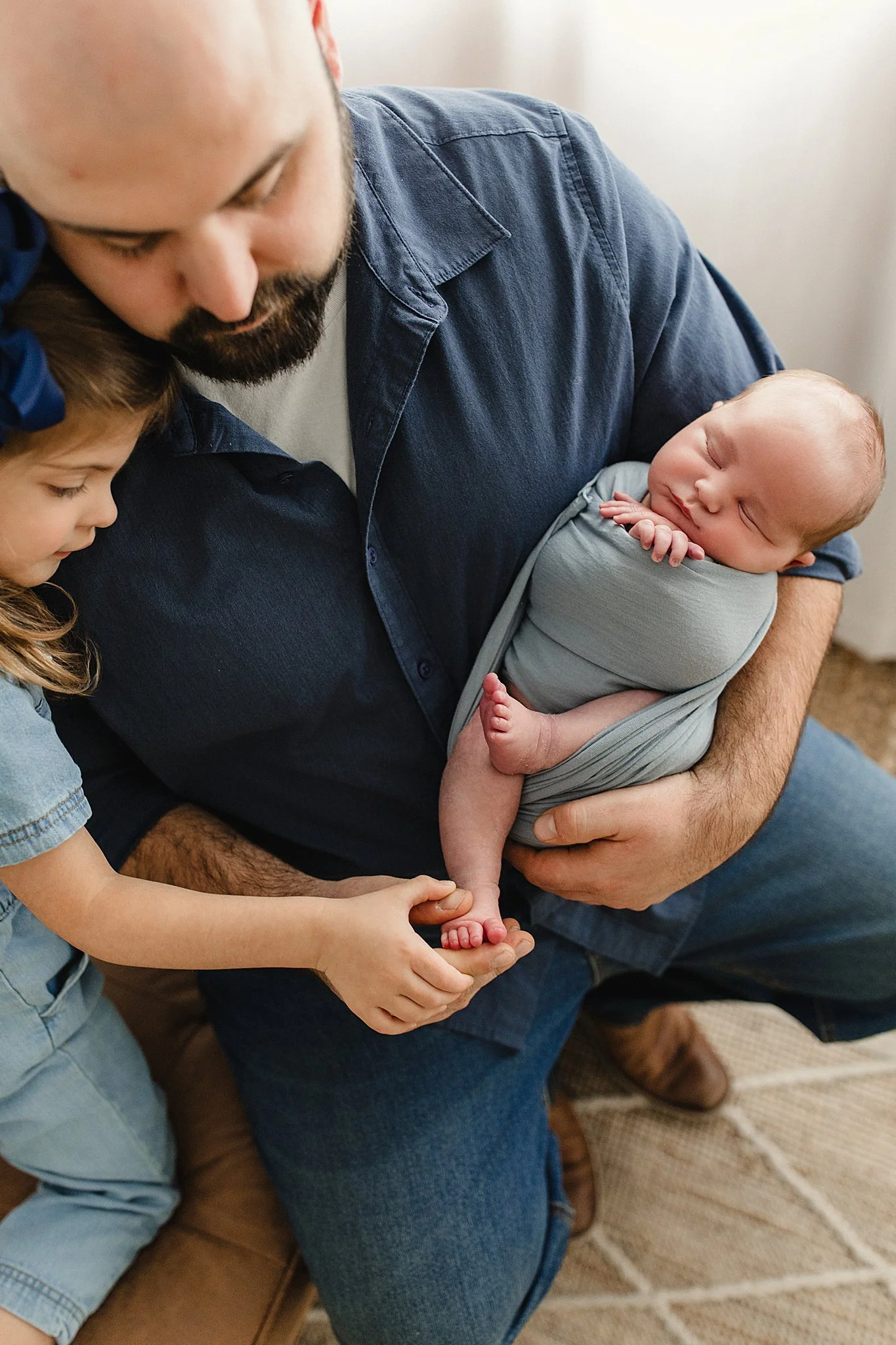 lifestyle newborn photographer naperville.jpg