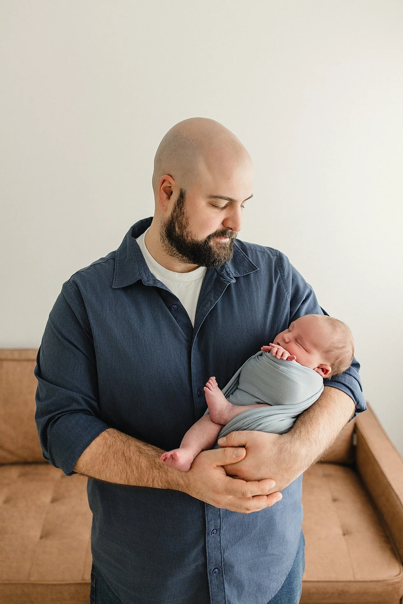 lifestyle newborn photographers in naperville il.jpg