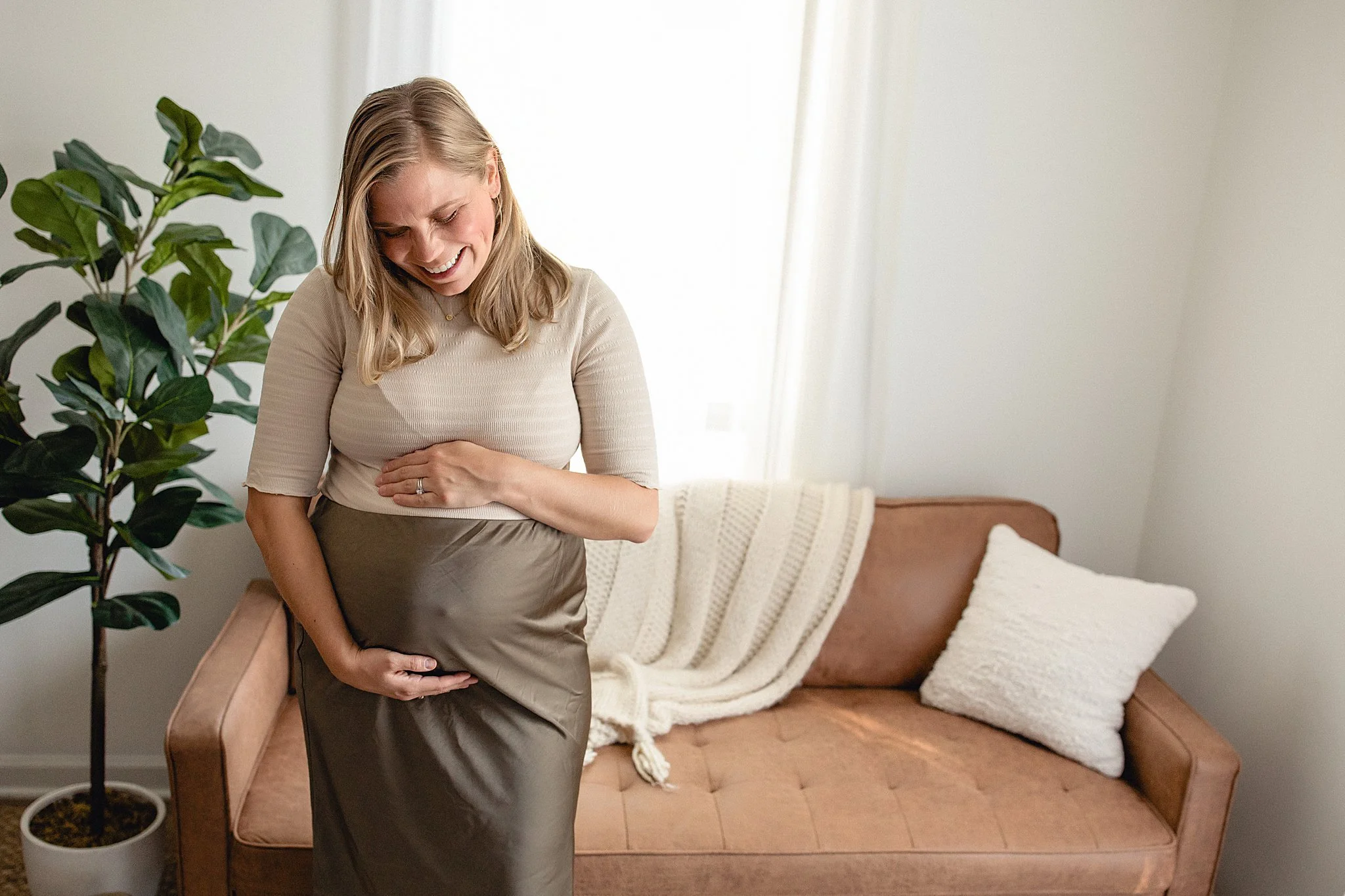 maternity photoshoot near me.jpg