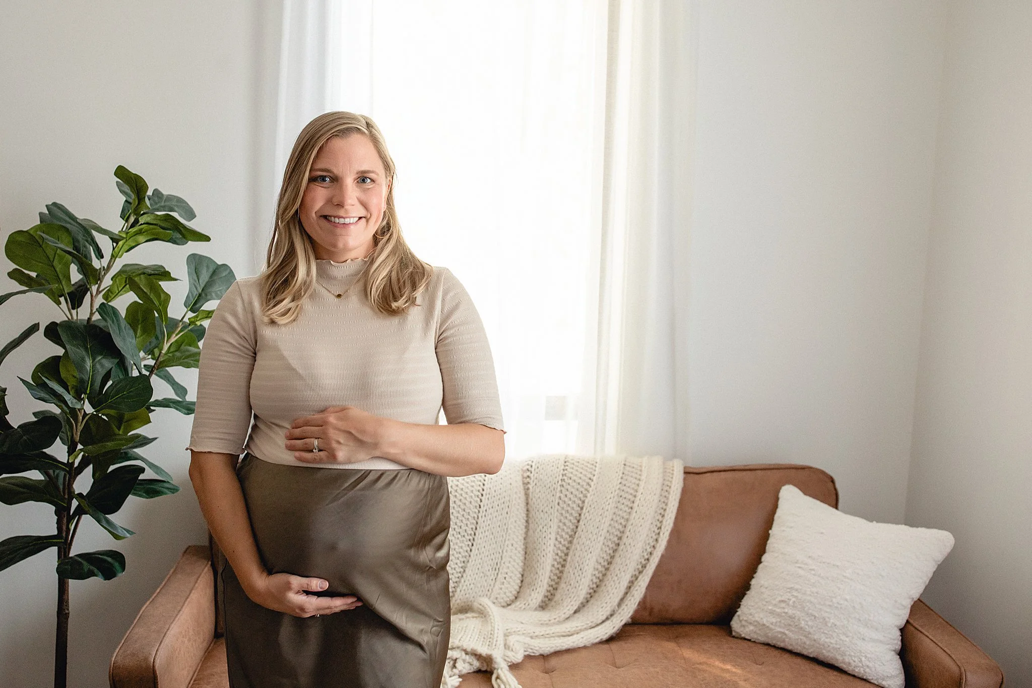 maternity photoshoot fox valley near me.jpg
