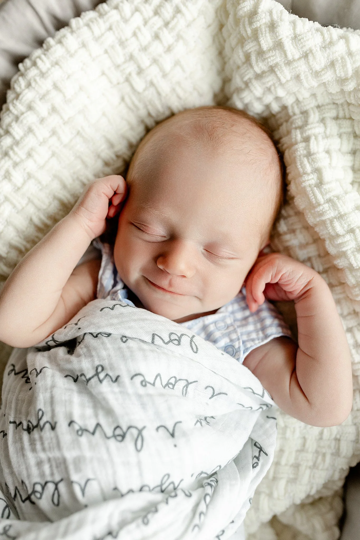 lifestyle newborn phtoography near me.jpg