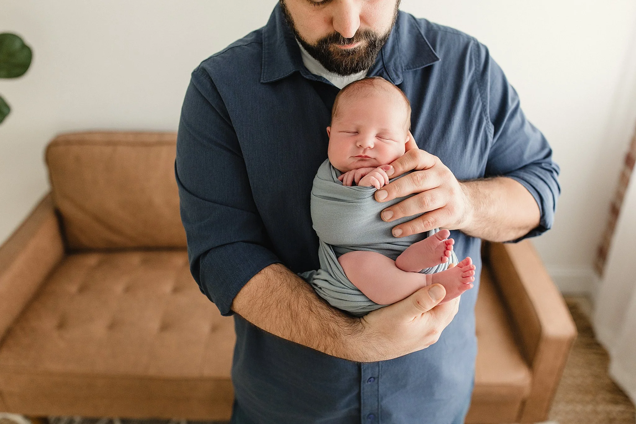 studio lifestyle newborn photographers in naperville.jpg