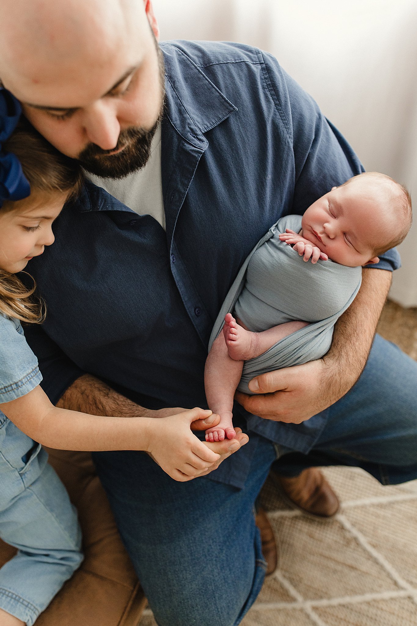 lifestyle newborn photographer naperville.jpg