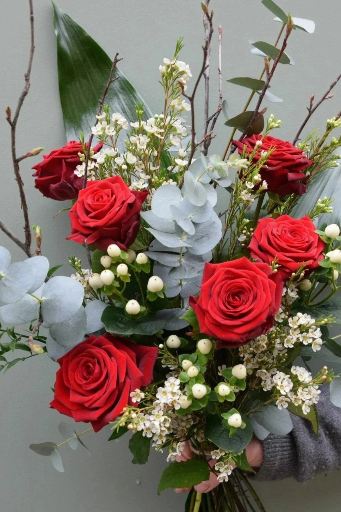 6-red-rose-bouquet-handful-com-e1549378872707.jpg