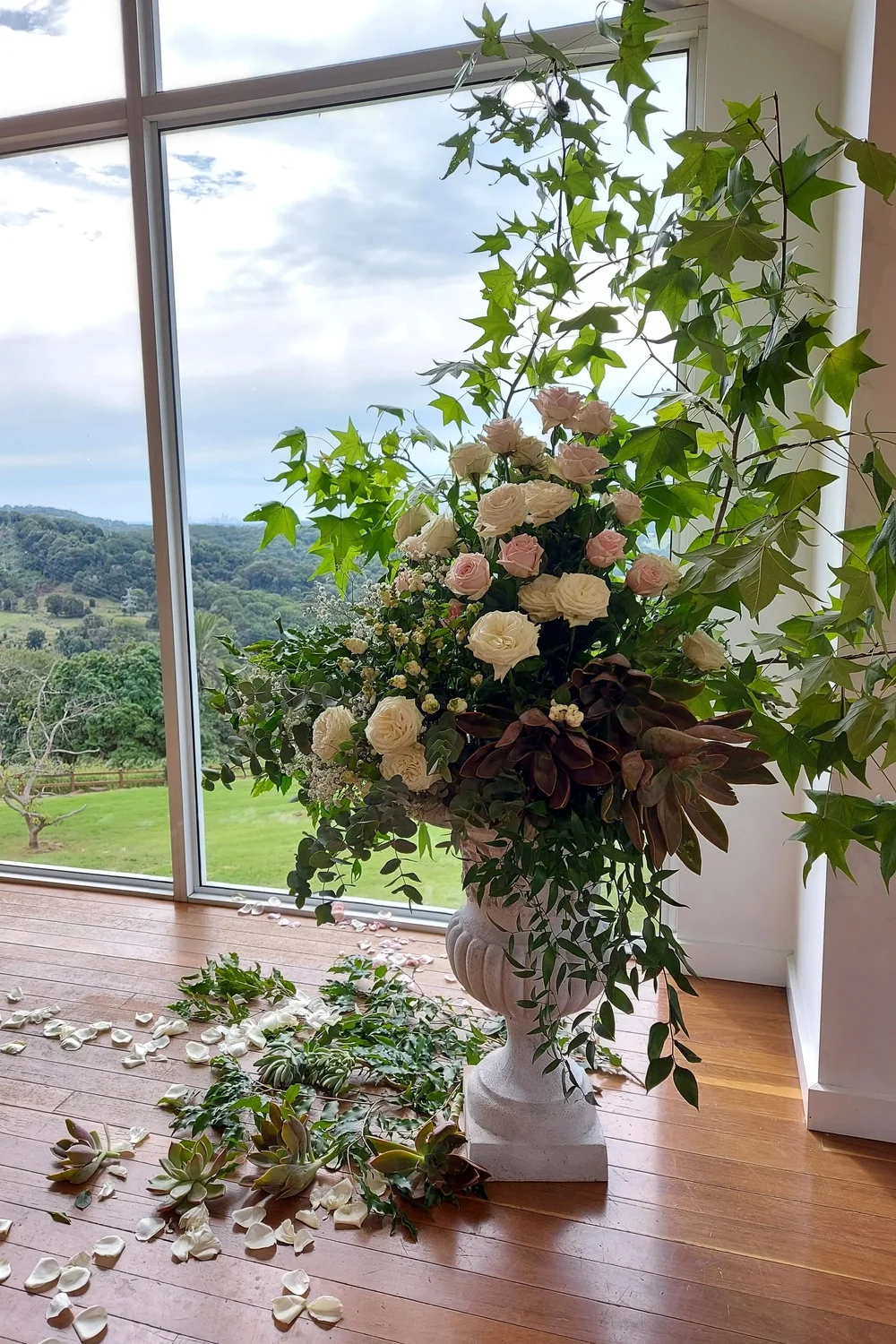 Entrance Urn - Large