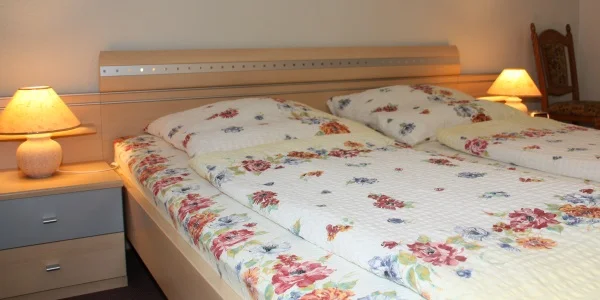 schlafzimmer.jpg