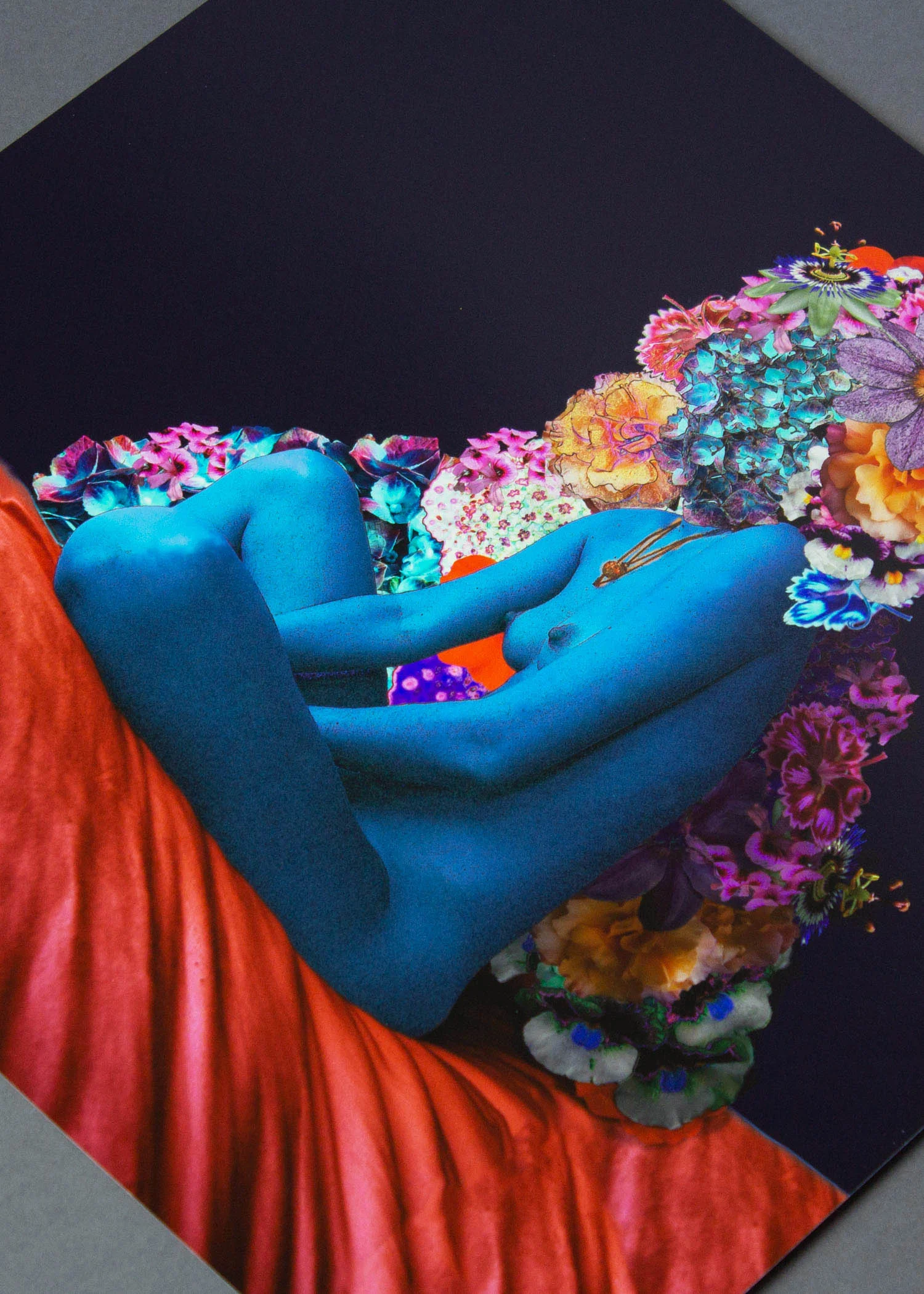 visual-flux-headdress-in-blue-centre.jpg