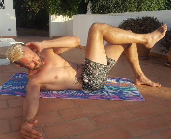 After a few gentle laps in the pool Matt tends to work on this abs of steel. Show off. 