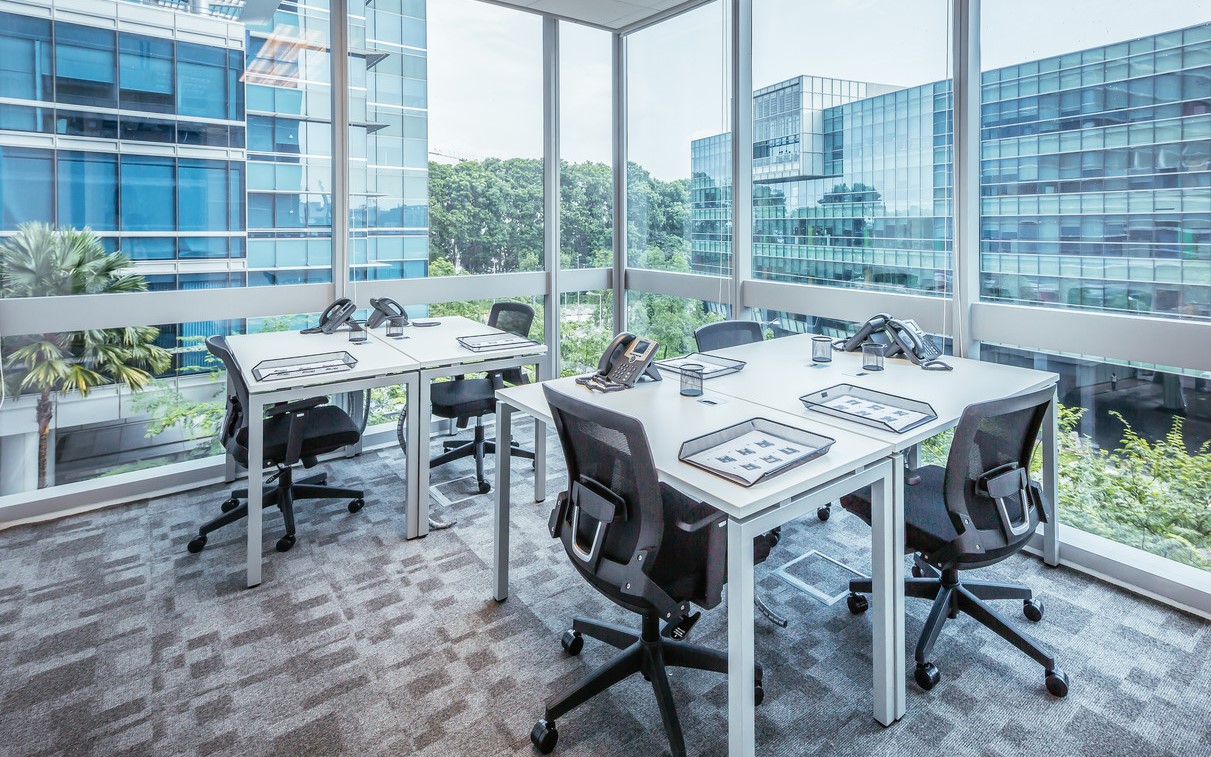 001_Regus_Harbourfront_Example_of_private_office_for_5_persons.jpg