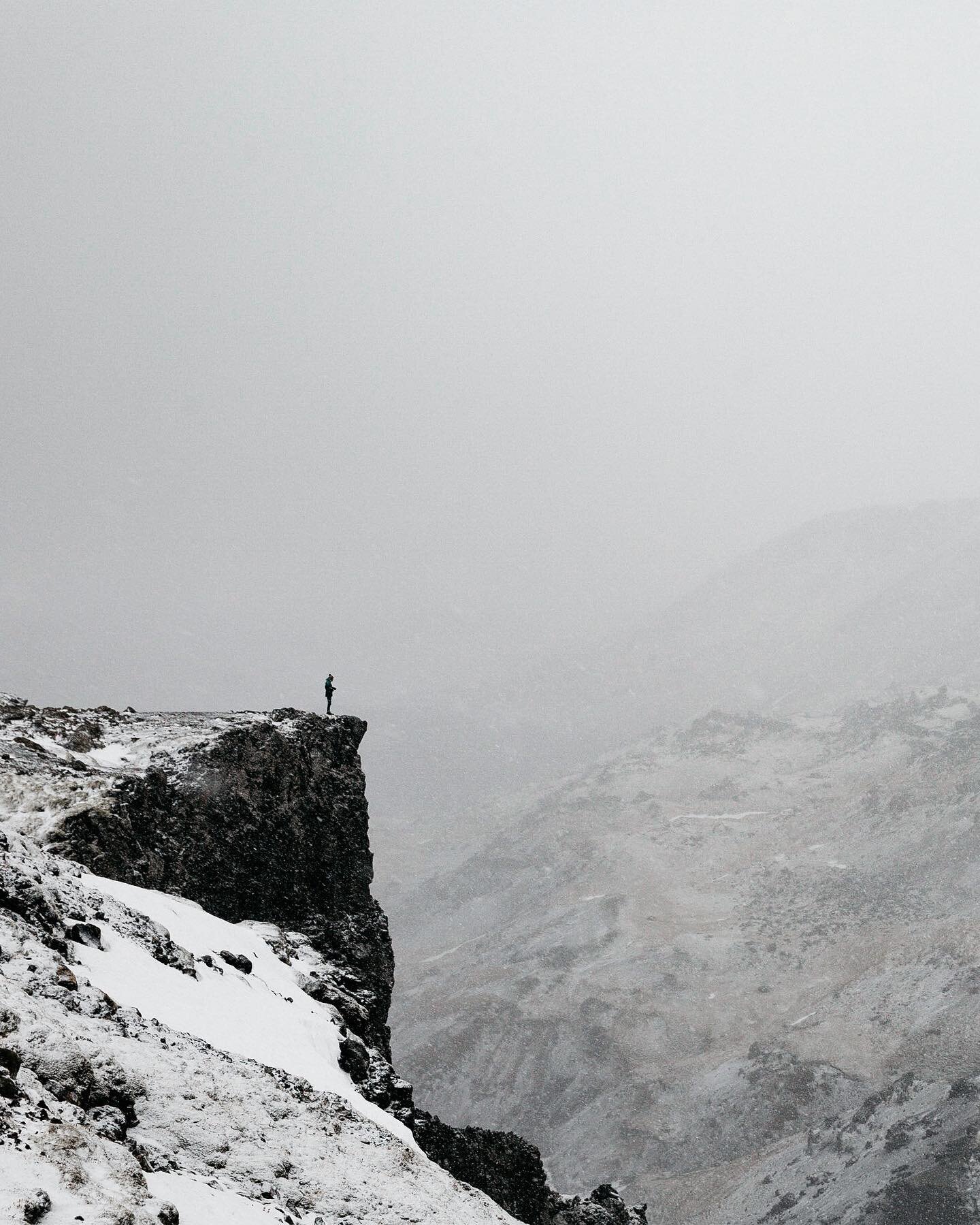 Life on the edge.
📷 @brookjames_