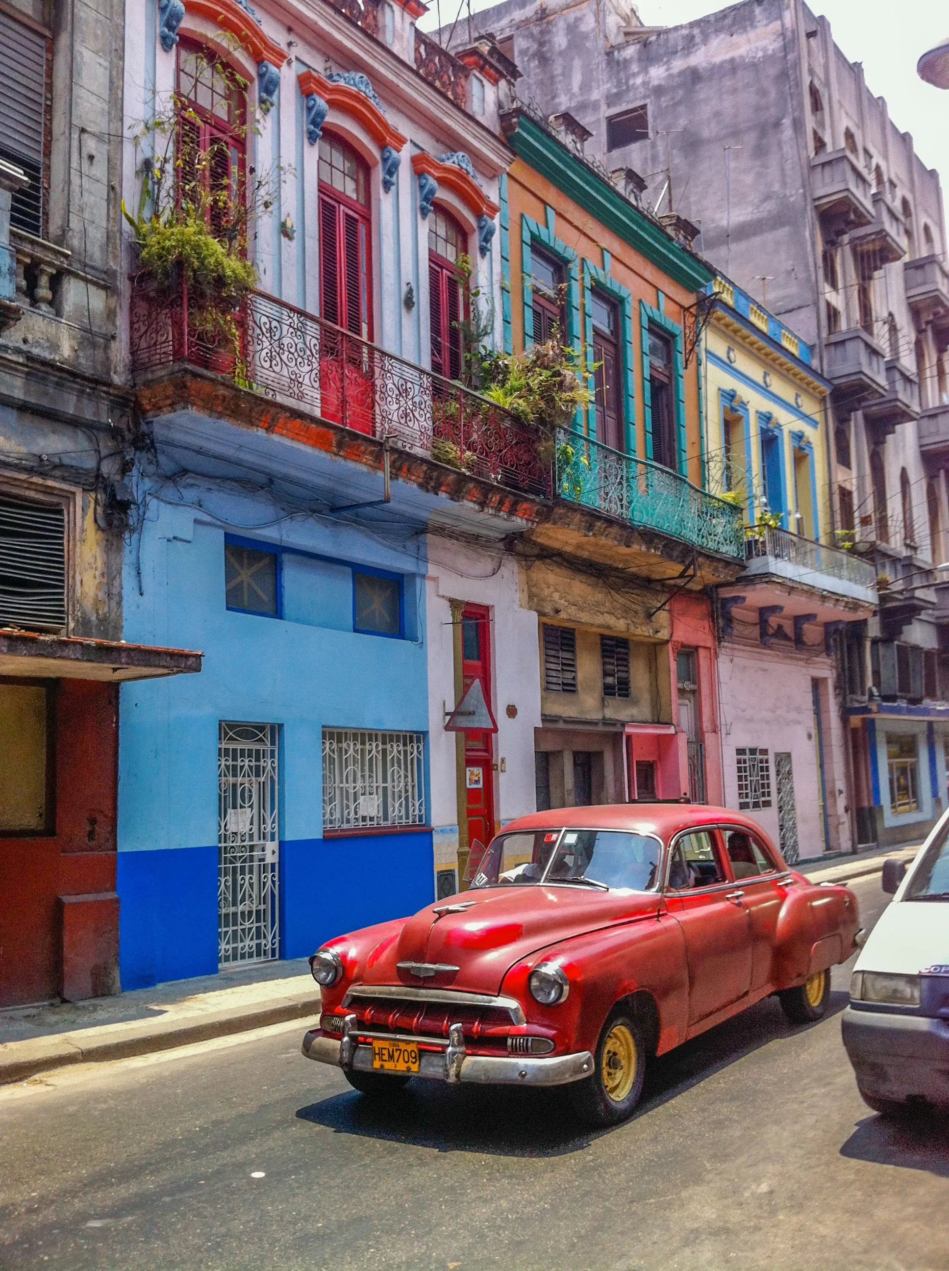 Rolling through Old Havana