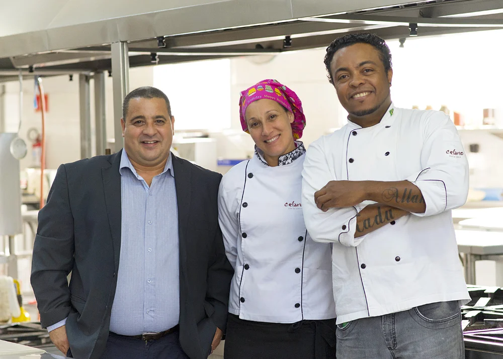 Celso Celano e os chefs de cozinha Vilma Celano e Alexandre Ribeiro.