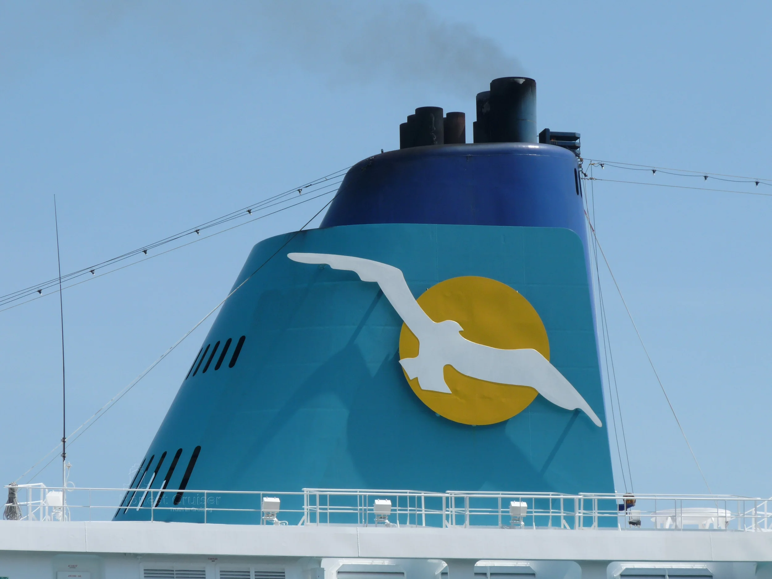 Amadea's funnel blazed with Phoenix Reisen's logo, is very similar in design to her big sister's twin. 